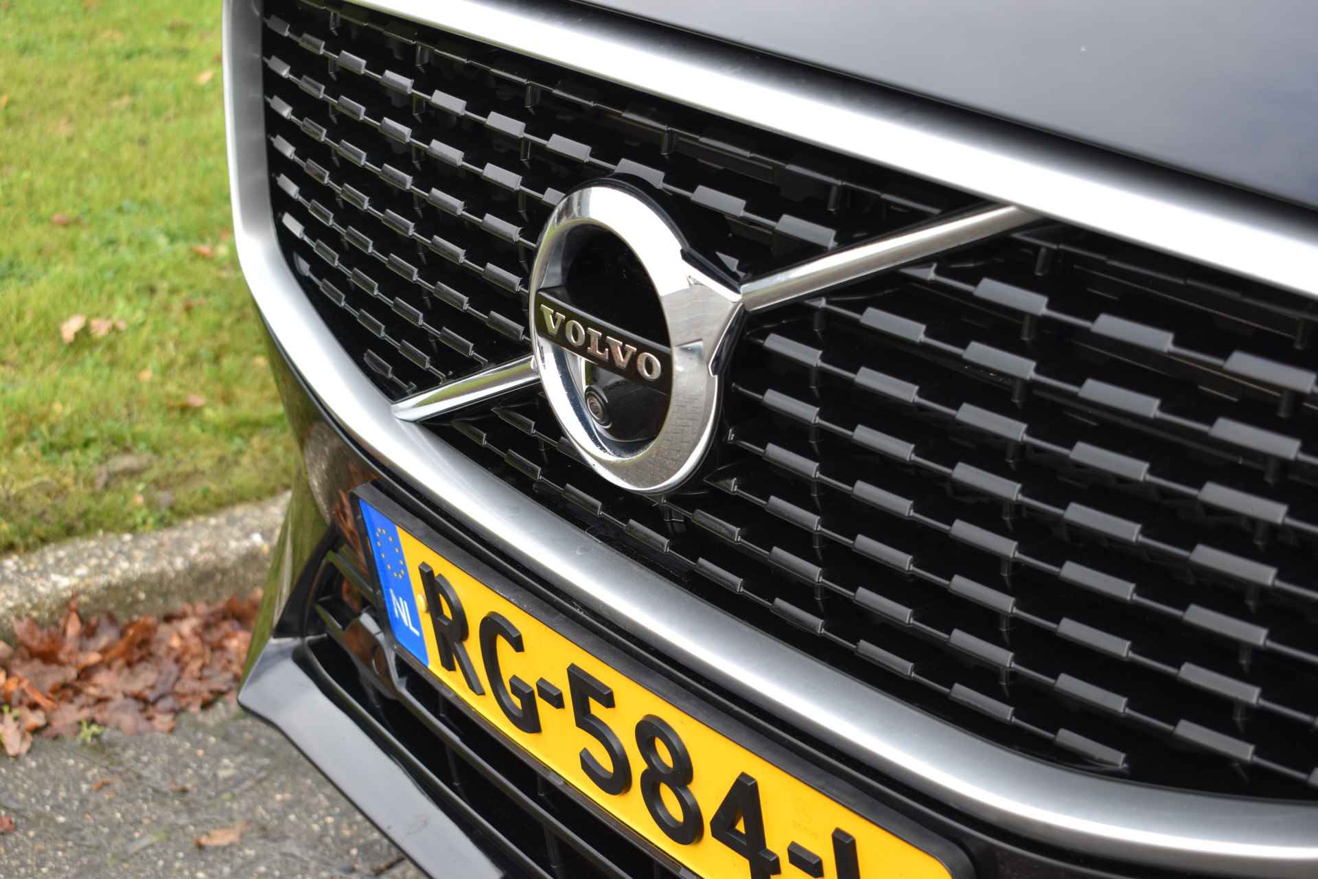 Volvo XC60 D4 190PK Automaat AWD R-Design | B&W | Trekhaak | 360 Camera | ACC | Blis | Panodak | 21"LMV | Luchtvering - 5/48