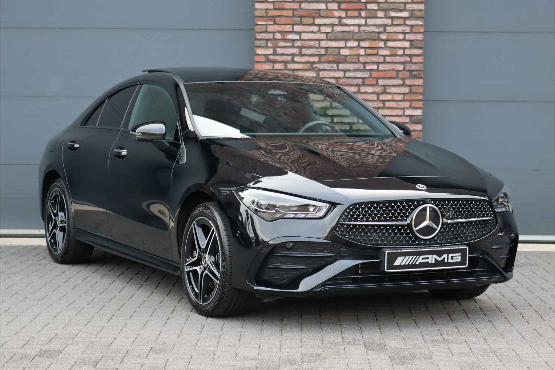 Mercedes-Benz CLA-Klasse 250 e AMG Line Aut8 | Facelift | Panoramadak | Verwarmd Stuurwiel | Keyless Go | Panoramadak | Sfeerverlichting | Surround Camera | Dodehoekassistent | - 4/40