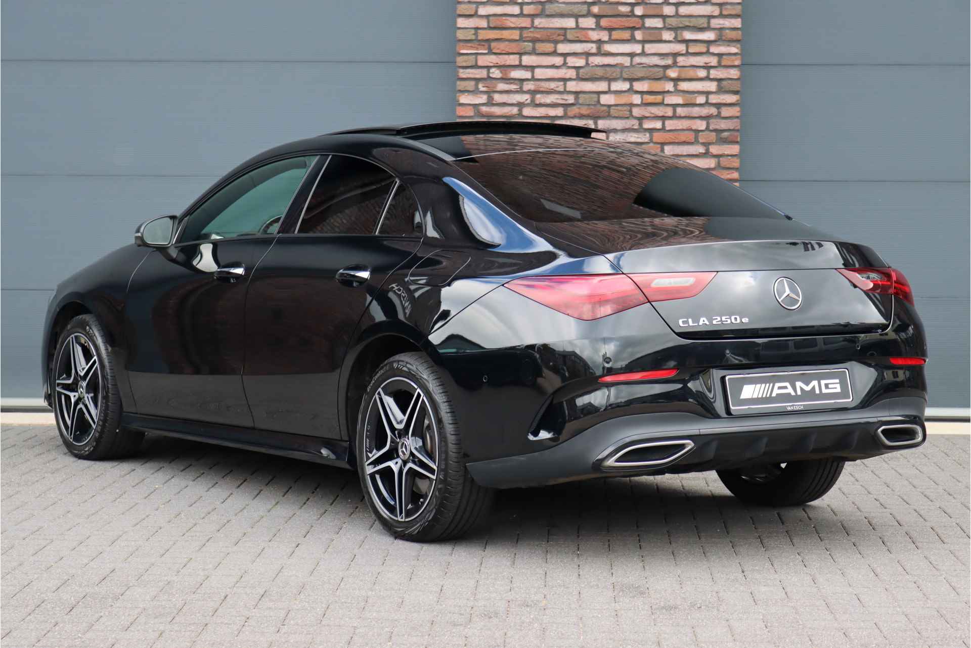 Mercedes-Benz CLA-Klasse 250 e AMG Line Aut8 | Facelift | Panoramadak | Verwarmd Stuurwiel | Keyless Go | Panoramadak | Sfeerverlichting | Surround Camera | Dodehoekassistent | - 6/40