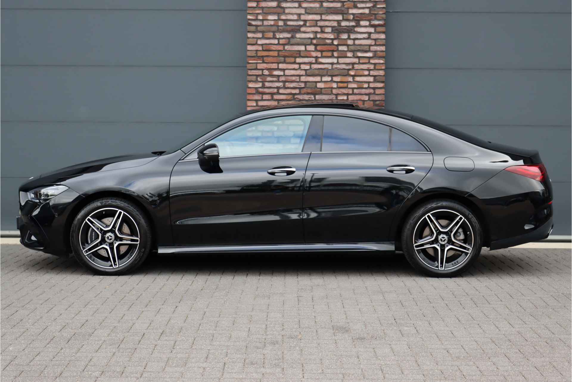 Mercedes-Benz CLA-Klasse 250 e AMG Line Aut8 | Facelift | Panoramadak | Verwarmd Stuurwiel | Keyless Go | Panoramadak | Sfeerverlichting | Surround Camera | Dodehoekassistent | - 10/40