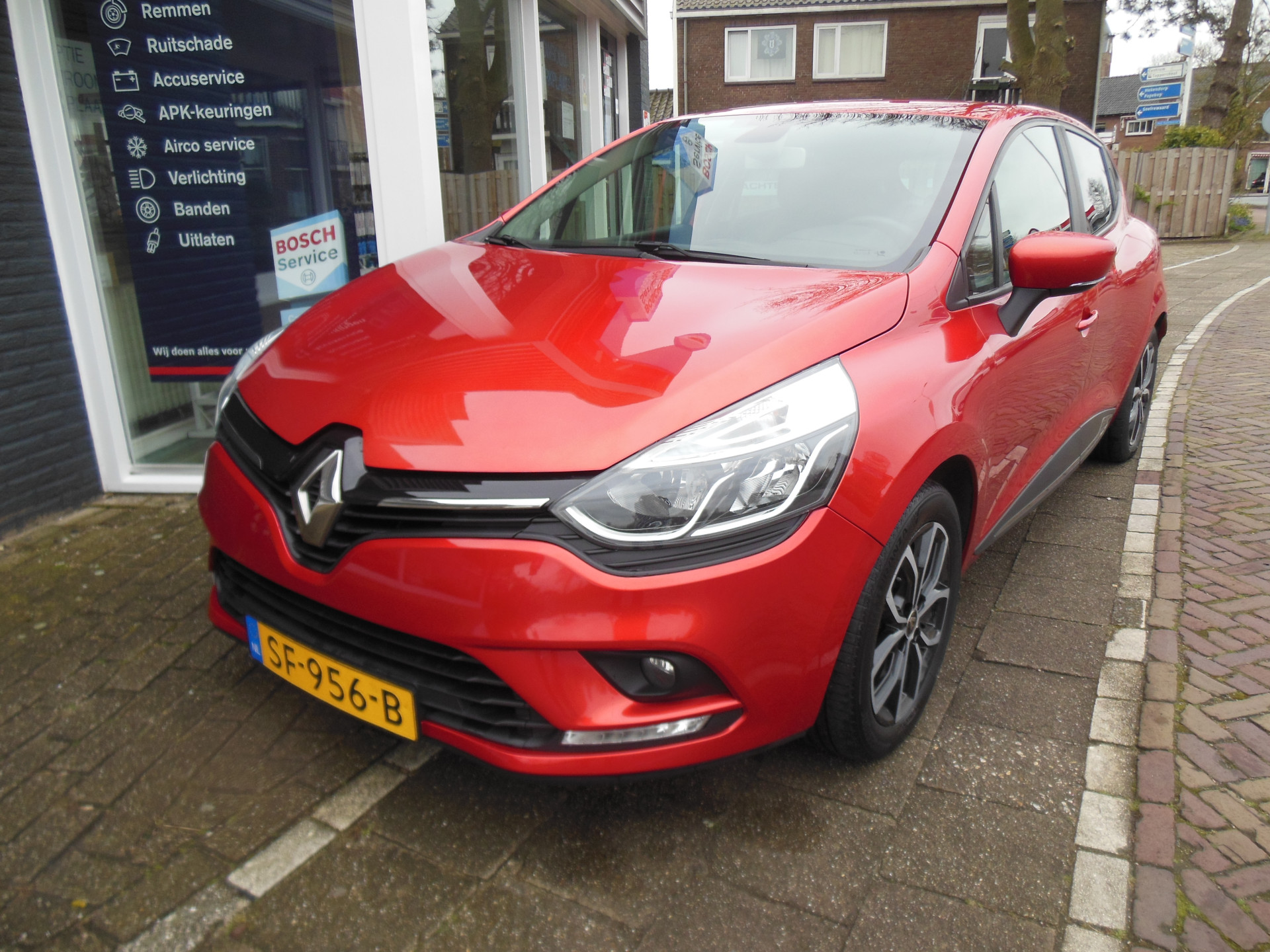 Renault Clio 1.2 TCe Zen 12 maanden Bovag garantie trekhaak bij viaBOVAG.nl