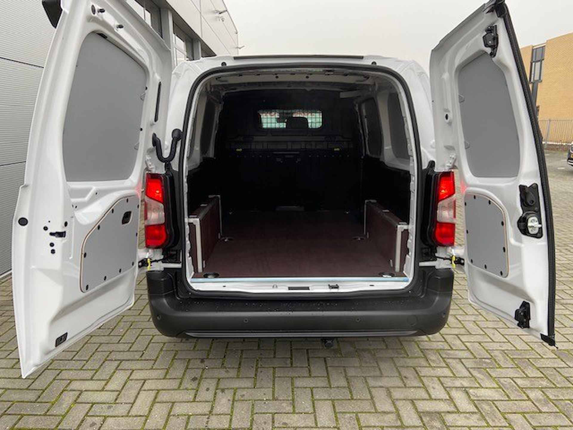 OPEL Combo GB 1.5 BlueHDi 130pk L2 Automaat 8 versnellingen | Navigatie | Laadruimte betimmering | Camera | 3 persoons - 5/26