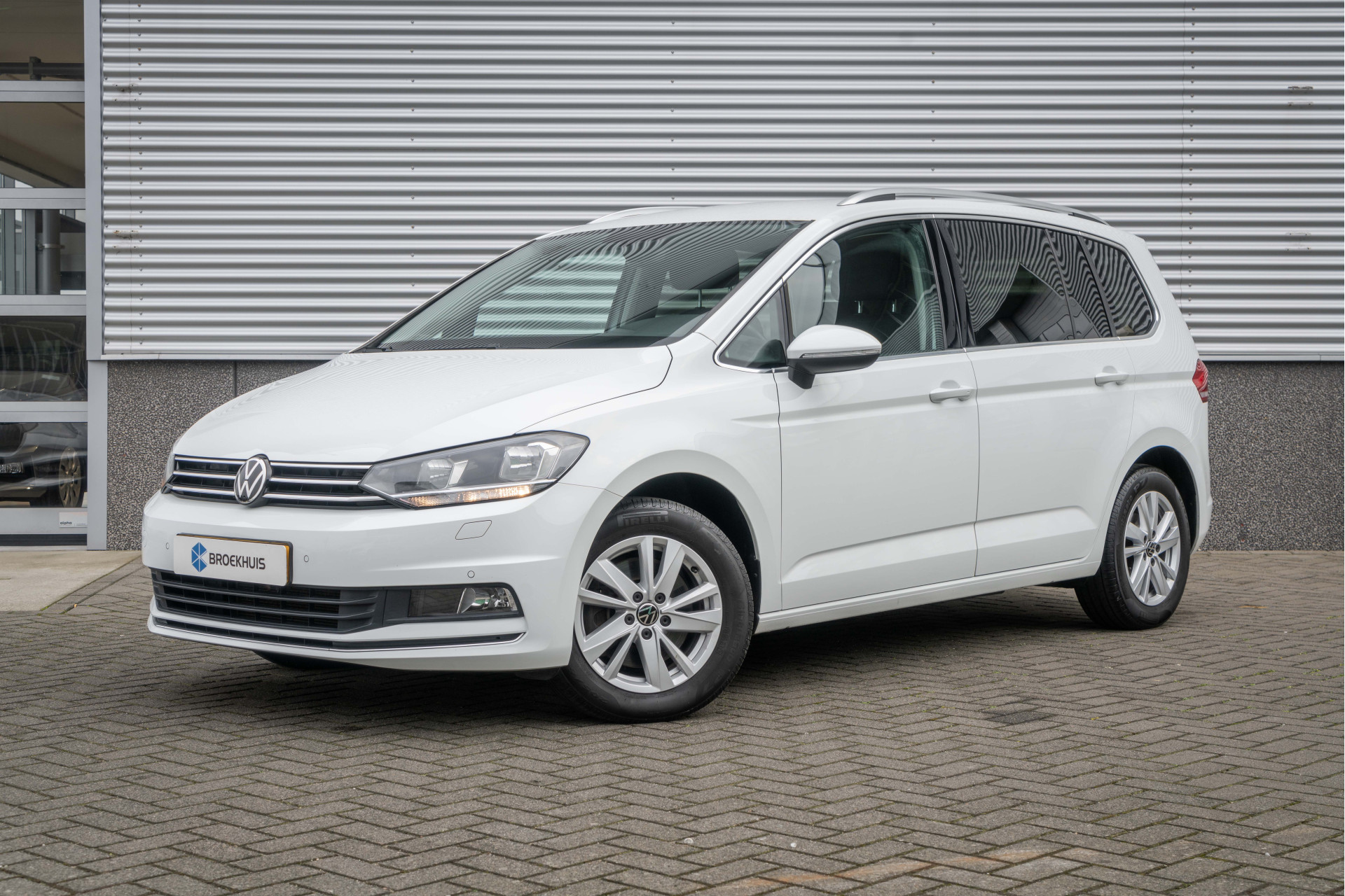 Volkswagen Touran 1.5 TSI 150PK DSG Highline 7p | Trekhaak| stoel+stuurverwarming| App connect|