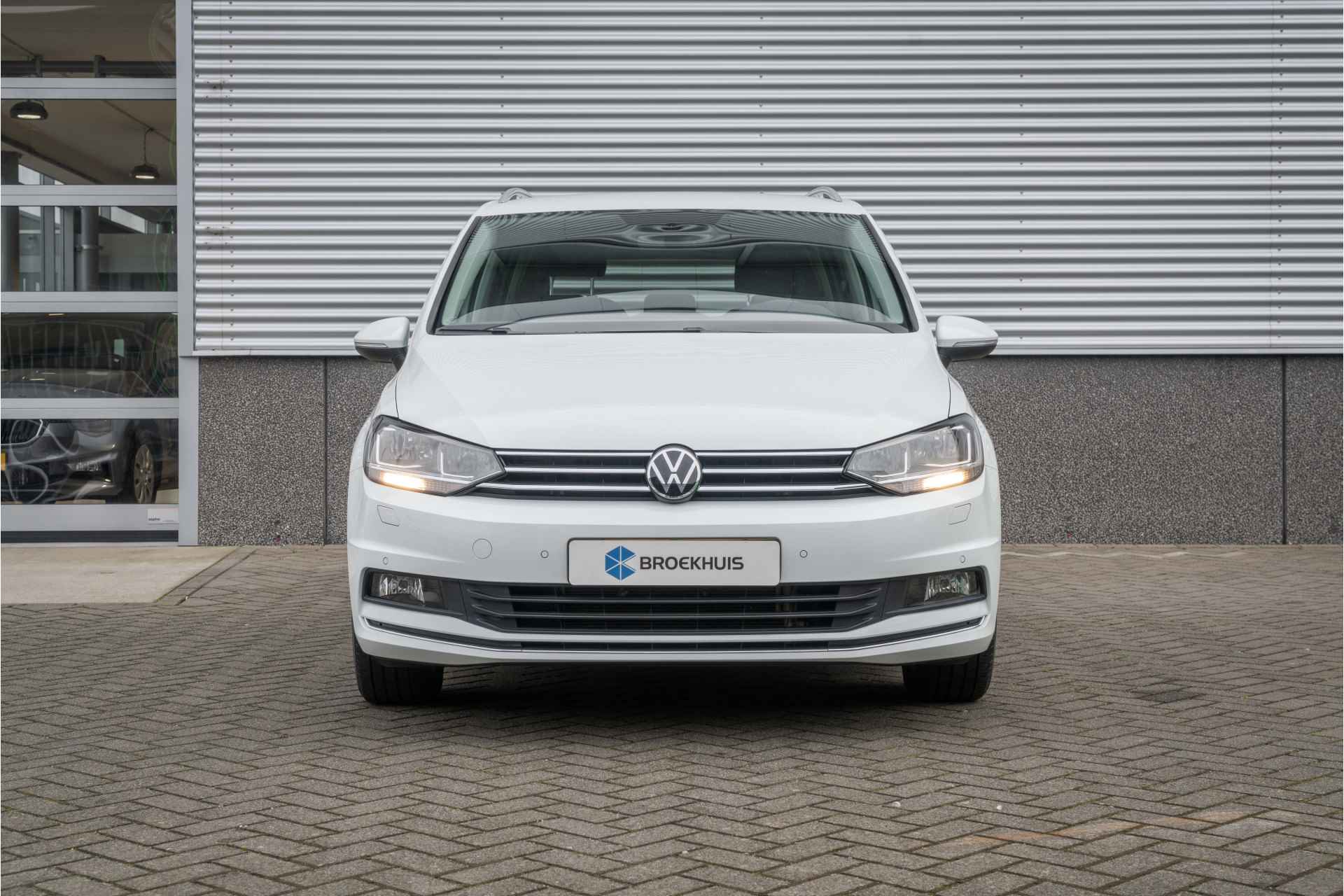 Volkswagen Touran 1.5 TSI 150PK DSG Highline 7p | Trekhaak| stoel+stuurverwarming| App connect| - 3/42