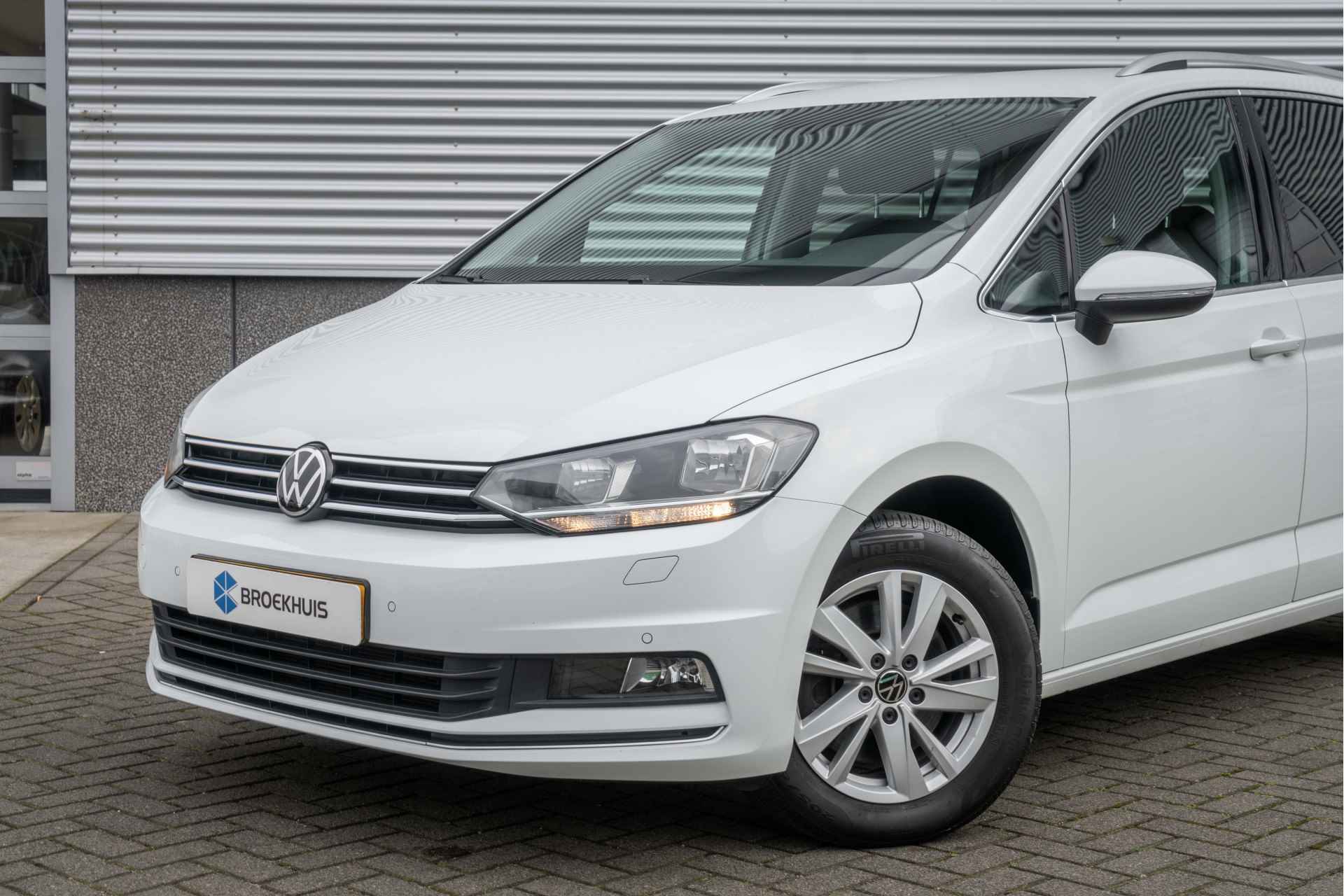 Volkswagen Touran 1.5 TSI 150PK DSG Highline 7p | Trekhaak| stoel+stuurverwarming| App connect| - 5/42