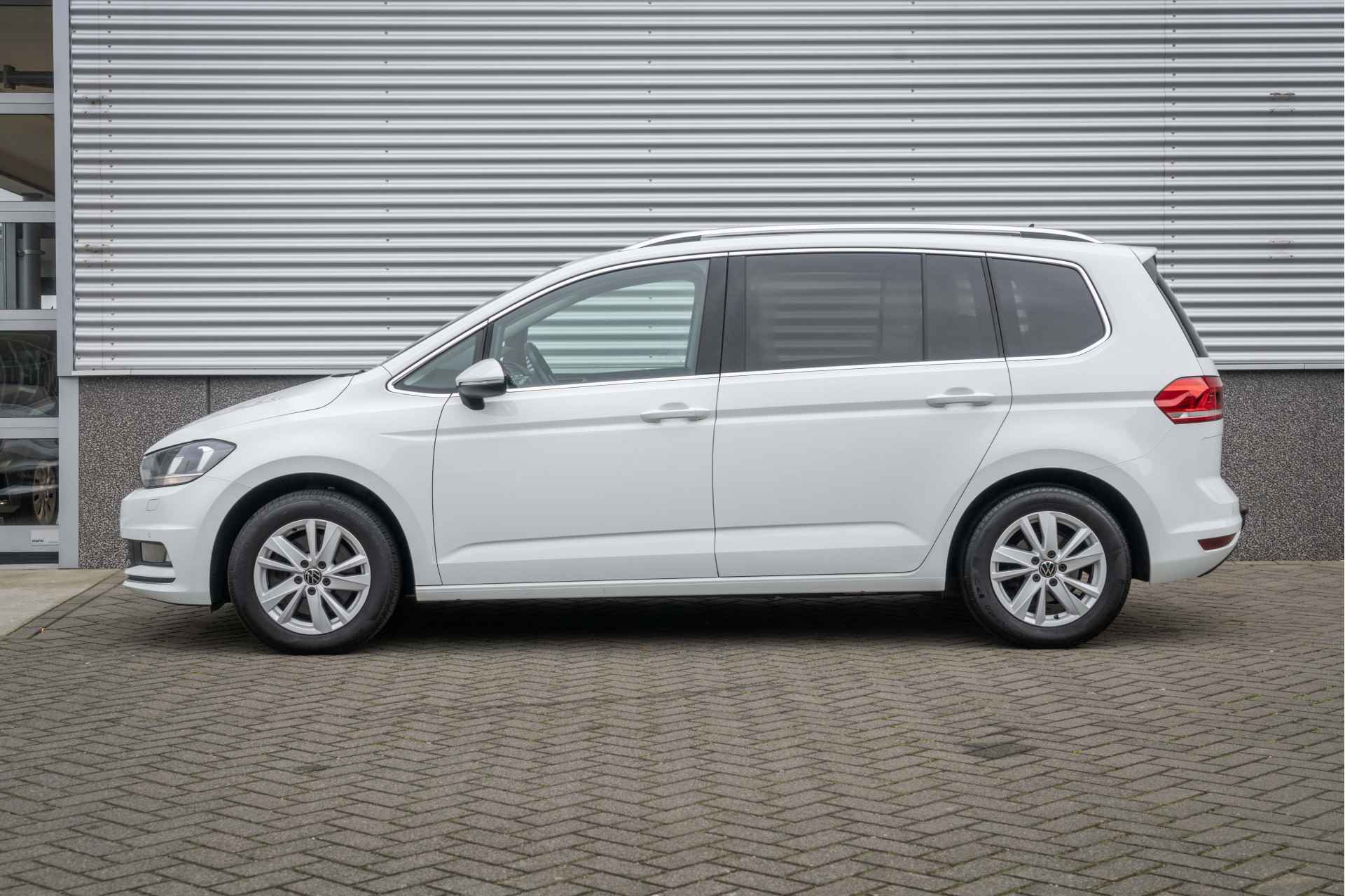 Volkswagen Touran 1.5 TSI 150PK DSG Highline 7p | Trekhaak| stoel+stuurverwarming| App connect| - 7/42