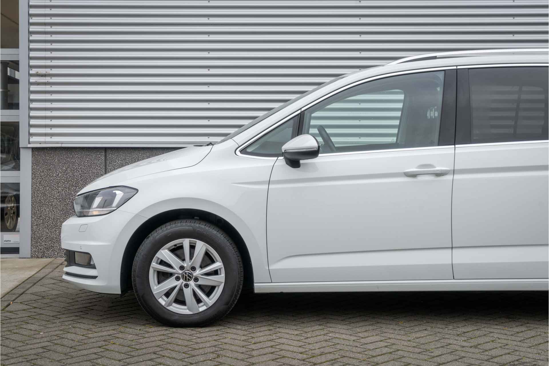 Volkswagen Touran 1.5 TSI 150PK DSG Highline 7p | Trekhaak| stoel+stuurverwarming| App connect| - 8/42