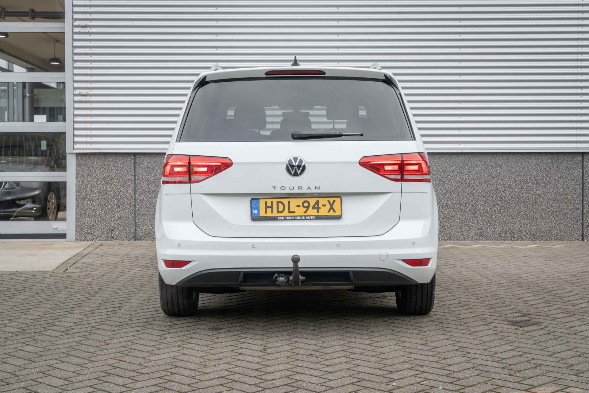 Volkswagen Touran 1.5 TSI 150PK DSG Highline 7p | Trekhaak| stoel+stuurverwarming| App connect| - 10/42