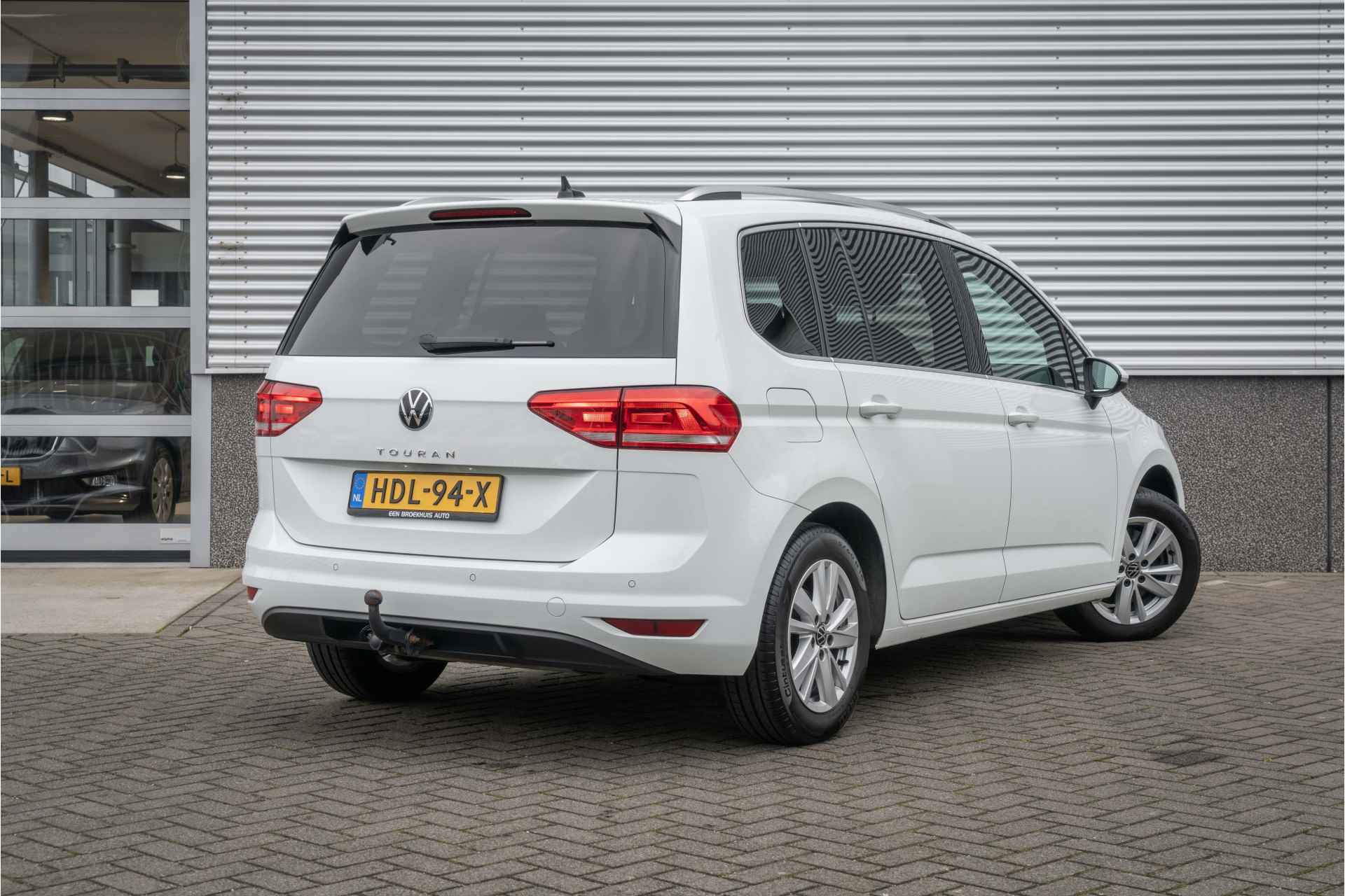 Volkswagen Touran 1.5 TSI 150PK DSG Highline 7p | Trekhaak| stoel+stuurverwarming| App connect| - 12/42