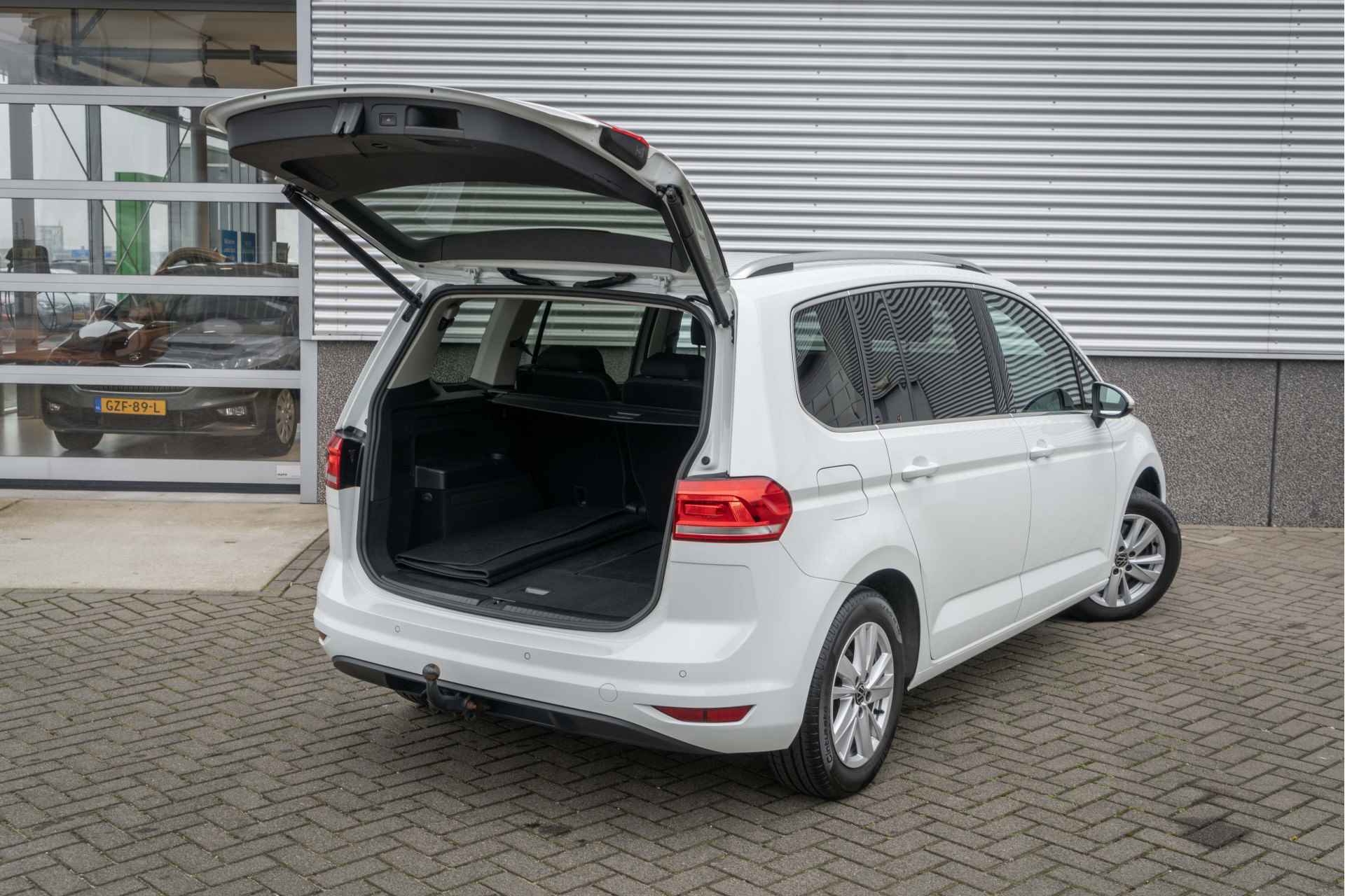 Volkswagen Touran 1.5 TSI 150PK DSG Highline 7p | Trekhaak| stoel+stuurverwarming| App connect| - 14/42