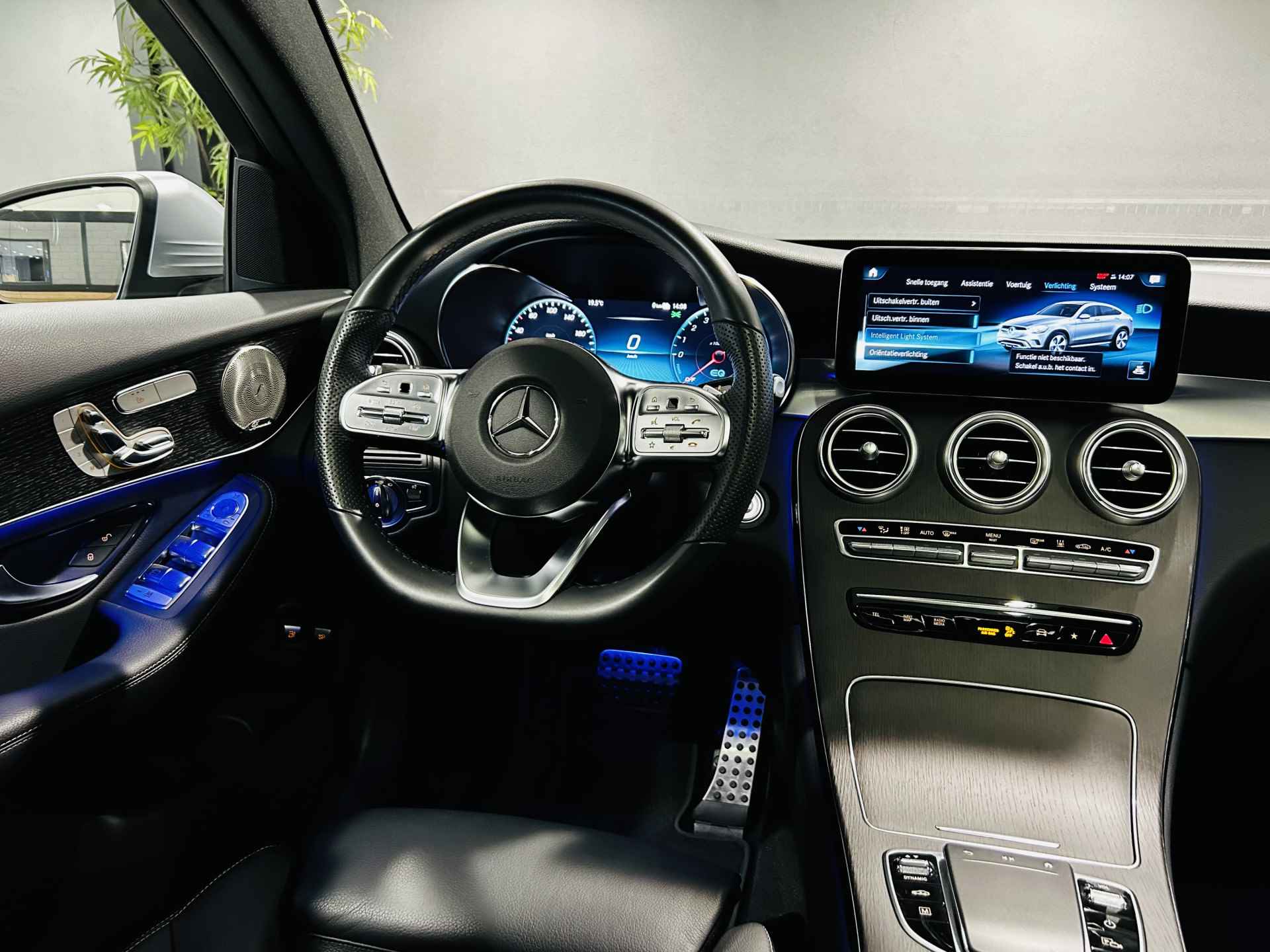 Mercedes-Benz GLC Coupé 300e AMG // Luchtvering // Burmester // Schuifdak // 360 Camera // Memory Stoelen // MultiBeam LED // Air Balance pakket - 4/63