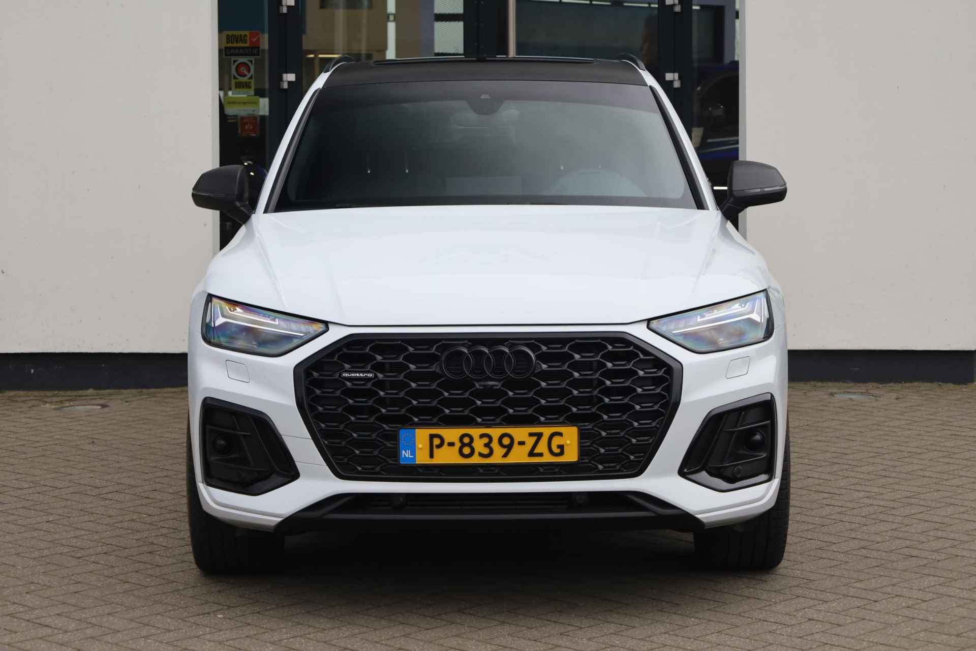 Audi Q5 Sportback 50 TFSI e S edition 299PK / 220kW 7 versn. DSG, Wegklapbare trekhaak, panoramadak, S-Line in- en exterieur, LED Matrix, sportstoelen met verlengbare zitting en elektrisch verstelbare lendesteun, voorstoelen verwarmbaar, 3-zone climatronic, achteruitrijcamera (rear view), privacy glas, elektrische achterklep, adaptieve cruise control (acc), navigatie pro, virtual cockpit, Apple Carplay / Android Auto, DAB+, parkeersensoren voor en achter (pdc), lane assist, 21" lichtmetalen antraciet velgen, zwart dak, elektrisch verstel-, verwarm- en inklapbare buitenspiegels, keyless start & entry etc. - 3/52