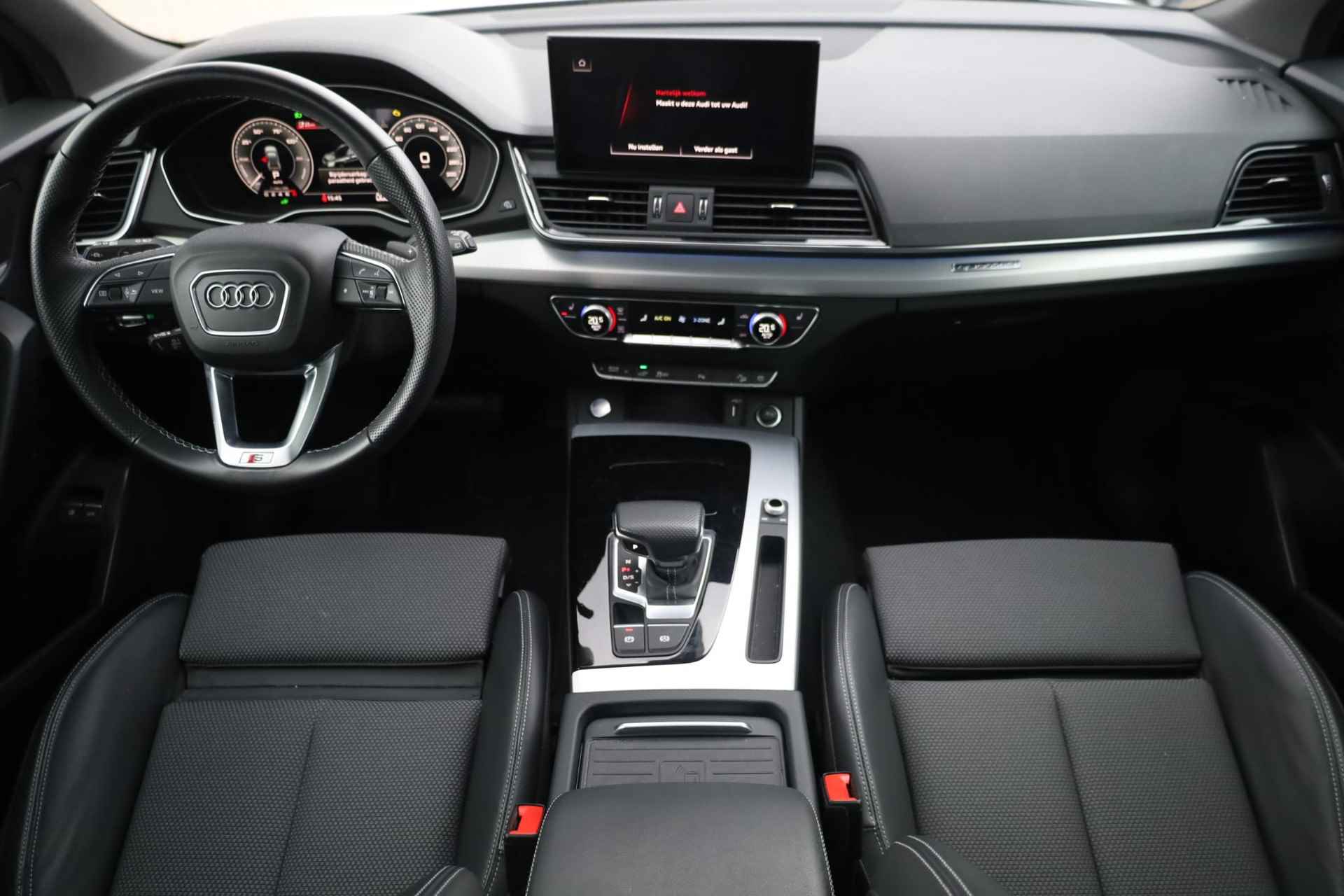 Audi Q5 Sportback 50 TFSI e S edition 299PK / 220kW 7 versn. DSG, Wegklapbare trekhaak, panoramadak, S-Line in- en exterieur, LED Matrix, sportstoelen met verlengbare zitting en elektrisch verstelbare lendesteun, voorstoelen verwarmbaar, 3-zone climatronic, achteruitrijcamera (rear view), privacy glas, elektrische achterklep, adaptieve cruise control (acc), navigatie pro, virtual cockpit, Apple Carplay / Android Auto, DAB+, parkeersensoren voor en achter (pdc), lane assist, 21" lichtmetalen antraciet velgen, zwart dak, elektrisch verstel-, verwarm- en inklapbare buitenspiegels, keyless start & entry etc. - 4/52