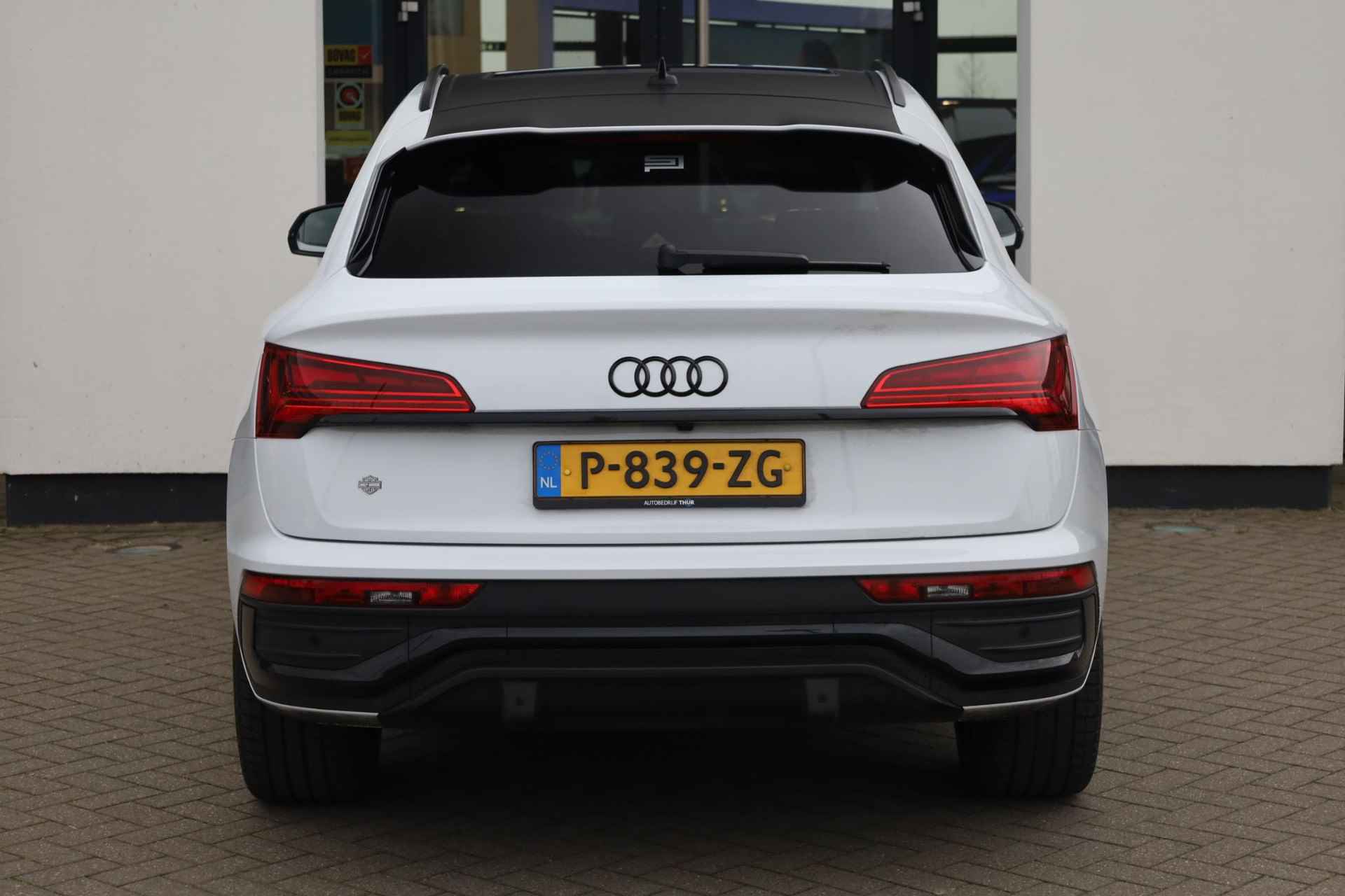 Audi Q5 Sportback 50 TFSI e S edition 299PK / 220kW 7 versn. DSG, Wegklapbare trekhaak, panoramadak, S-Line in- en exterieur, LED Matrix, sportstoelen met verlengbare zitting en elektrisch verstelbare lendesteun, voorstoelen verwarmbaar, 3-zone climatronic, achteruitrijcamera (rear view), privacy glas, elektrische achterklep, adaptieve cruise control (acc), navigatie pro, virtual cockpit, Apple Carplay / Android Auto, DAB+, parkeersensoren voor en achter (pdc), lane assist, 21" lichtmetalen antraciet velgen, zwart dak, elektrisch verstel-, verwarm- en inklapbare buitenspiegels, keyless start & entry etc. - 7/52