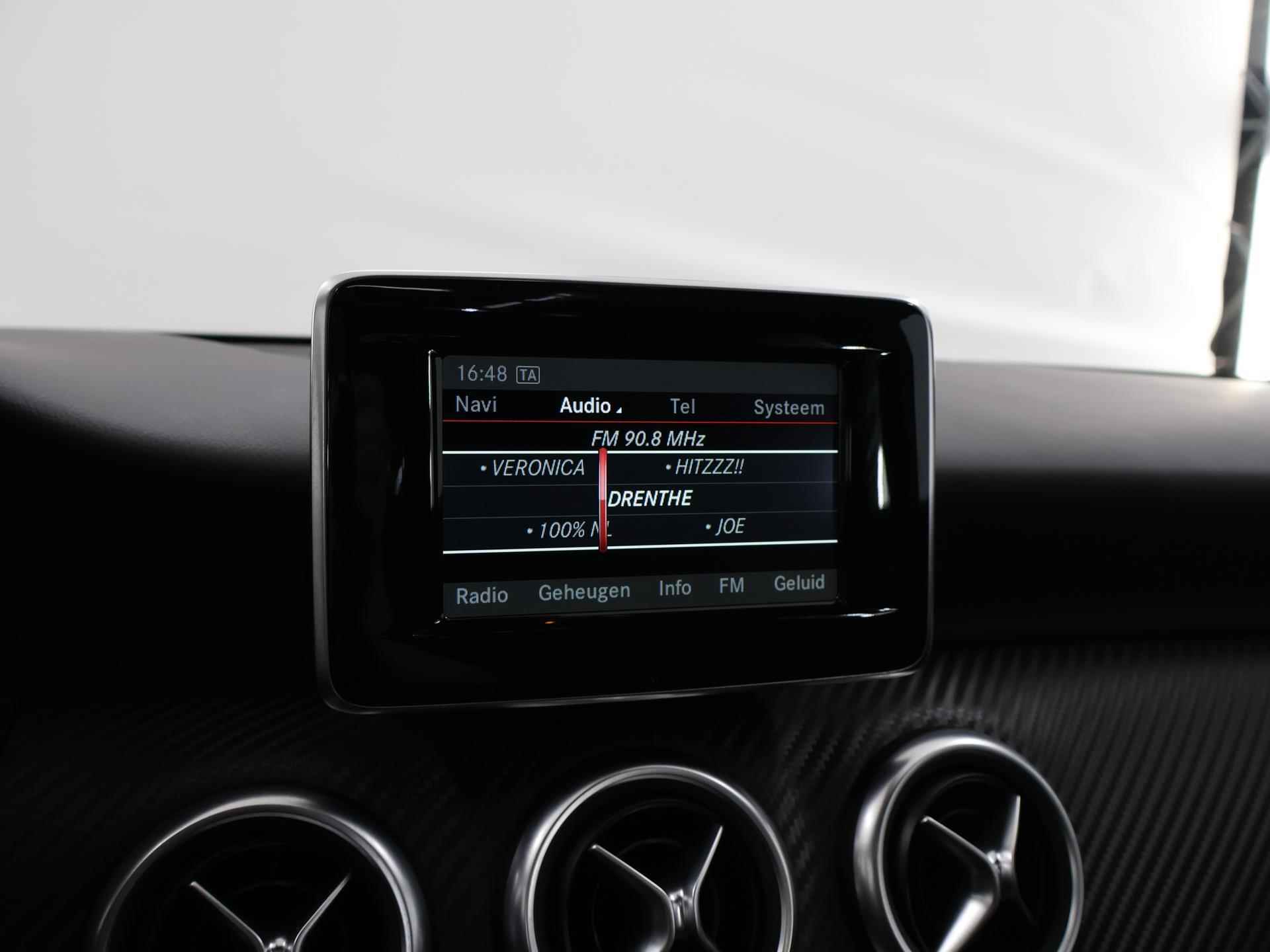 Mercedes-Benz A-klasse 180 Ambition AMG | Uniek | slechts 11.000 km!!! | Panoramadak | Navigatie |  Bi-Xenon | Parkeersensoren | NL Auto | 1e eigenaar | - 15/37
