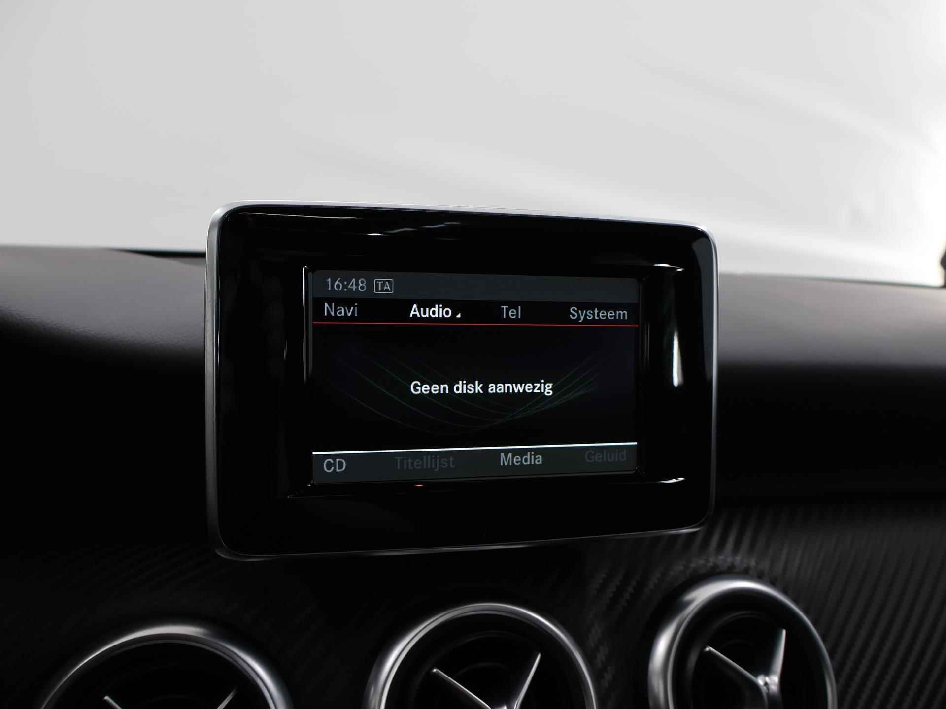 Mercedes-Benz A-klasse 180 Ambition AMG | Uniek | slechts 11.000 km!!! | Panoramadak | Navigatie |  Bi-Xenon | Parkeersensoren | NL Auto | 1e eigenaar | - 16/37