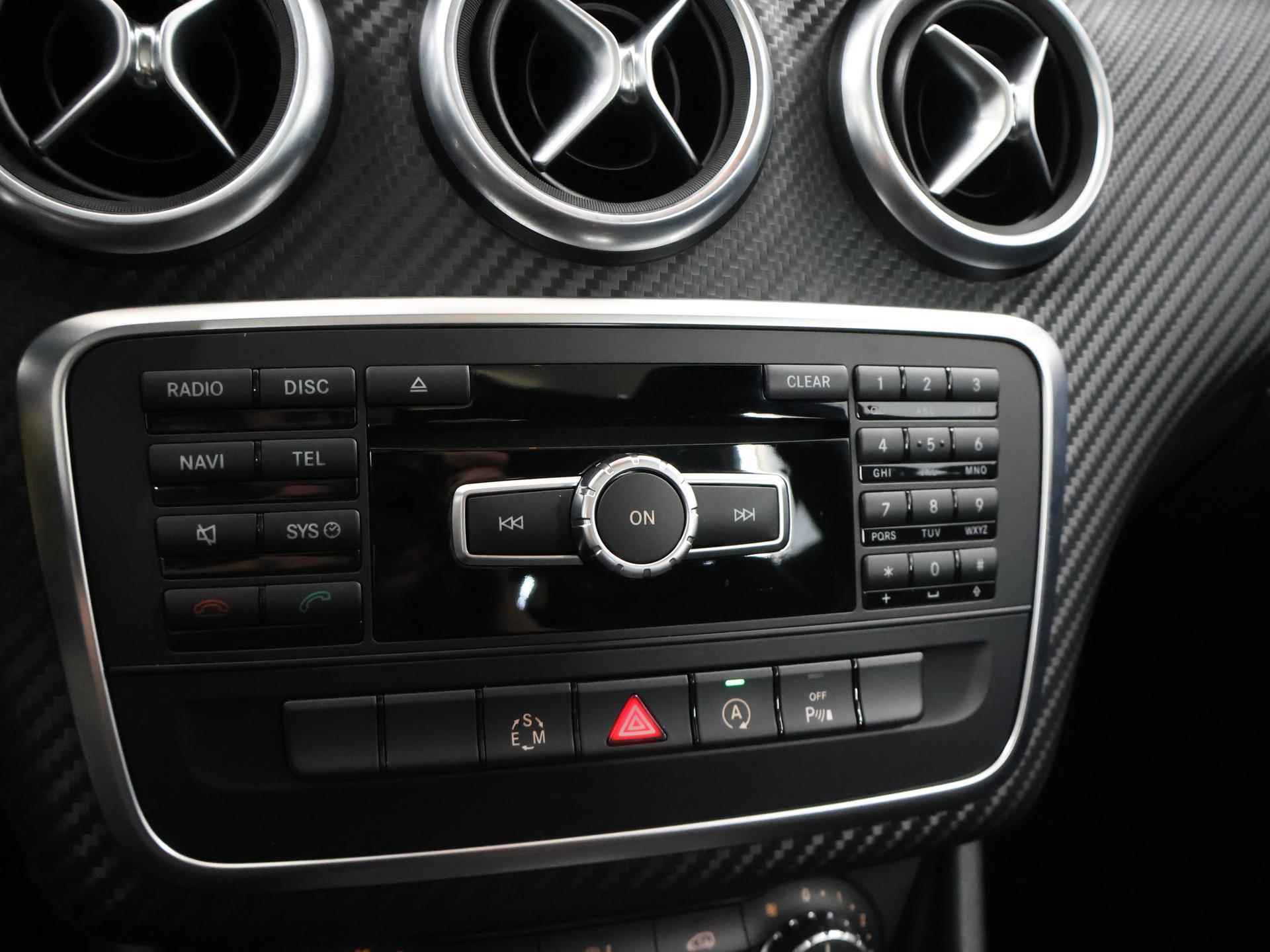 Mercedes-Benz A-klasse 180 Ambition AMG | Uniek | slechts 11.000 km!!! | Panoramadak | Navigatie |  Bi-Xenon | Parkeersensoren | NL Auto | 1e eigenaar | - 20/37