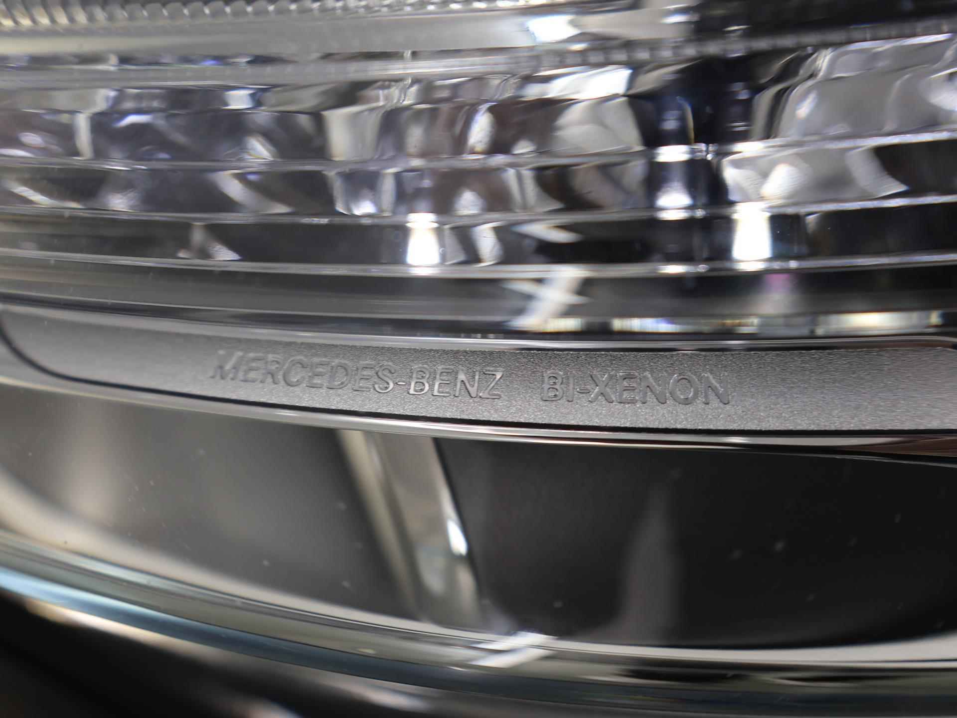 Mercedes-Benz A-klasse 180 Ambition AMG | Uniek | slechts 11.000 km!!! | Panoramadak | Navigatie |  Bi-Xenon | Parkeersensoren | NL Auto | 1e eigenaar | - 35/37