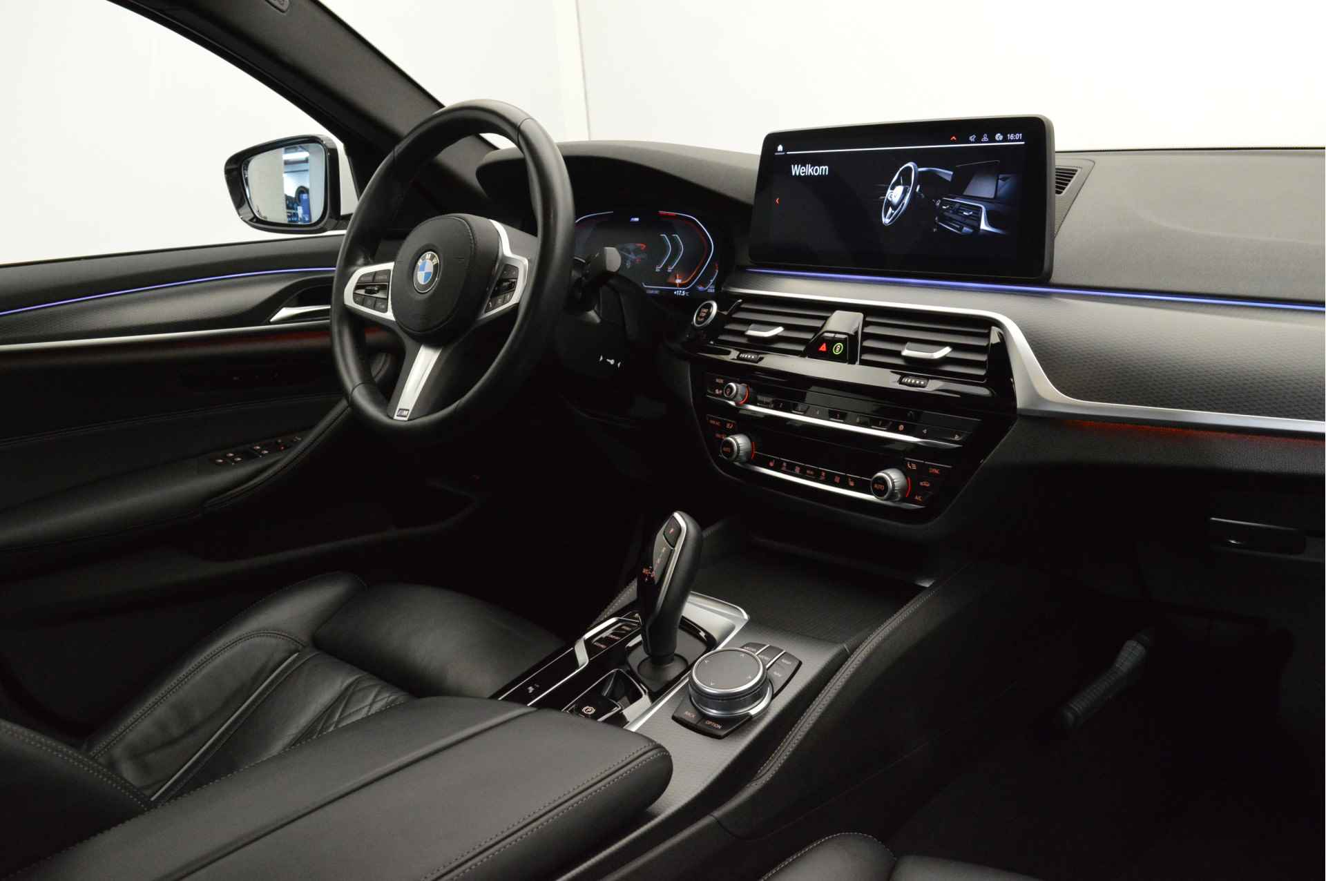 BMW 5 Serie 530i High Executive M Sport Automaat / Schuif-kanteldak / Laserlight / M Sportonderstel / Comfortstoelen / Leder / Live Cockpit Professional / Stoelverwarming - 8/22