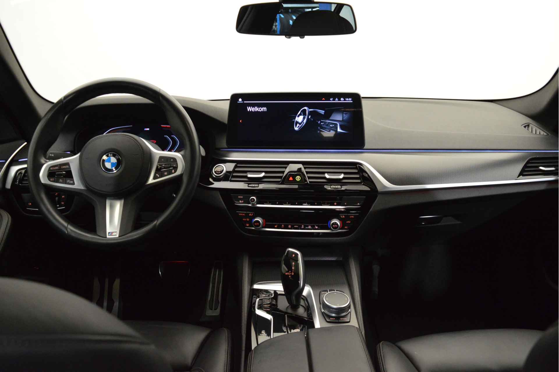 BMW 5 Serie 530i High Executive M Sport Automaat / Schuif-kanteldak / Laserlight / M Sportonderstel / Comfortstoelen / Leder / Live Cockpit Professional / Stoelverwarming - 9/22