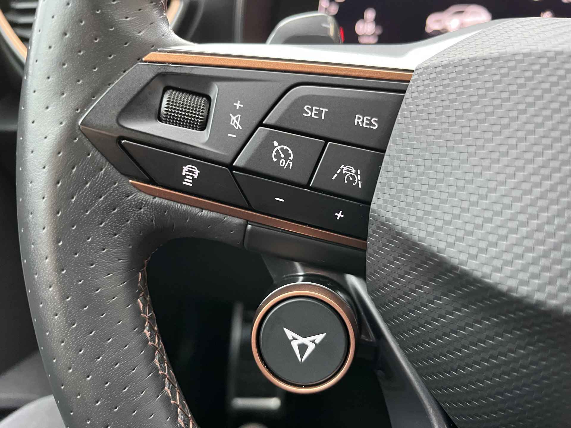 CUPRA Formentor 2.0 TSI 4DRIVE / AUTOMAAT/ 310 PK/ DCC/ CAMERA/ PARK. SENSOREN/ MATRIX/ STOEL EN STUUR VERWARM./ KEYLESS/ MEMORY SEATS/ ADAPT. CRUISE/ APP CONNECT/ NAVI/ CLIMA/ 19" LMV/ - 13/60