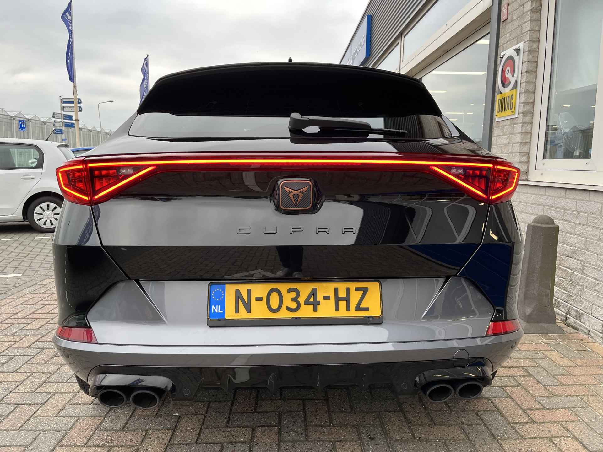 CUPRA Formentor 2.0 TSI 4DRIVE / AUTOMAAT/ 310 PK/ DCC/ CAMERA/ PARK. SENSOREN/ MATRIX/ STOEL EN STUUR VERWARM./ KEYLESS/ MEMORY SEATS/ ADAPT. CRUISE/ APP CONNECT/ NAVI/ CLIMA/ 19" LMV/ - 52/60