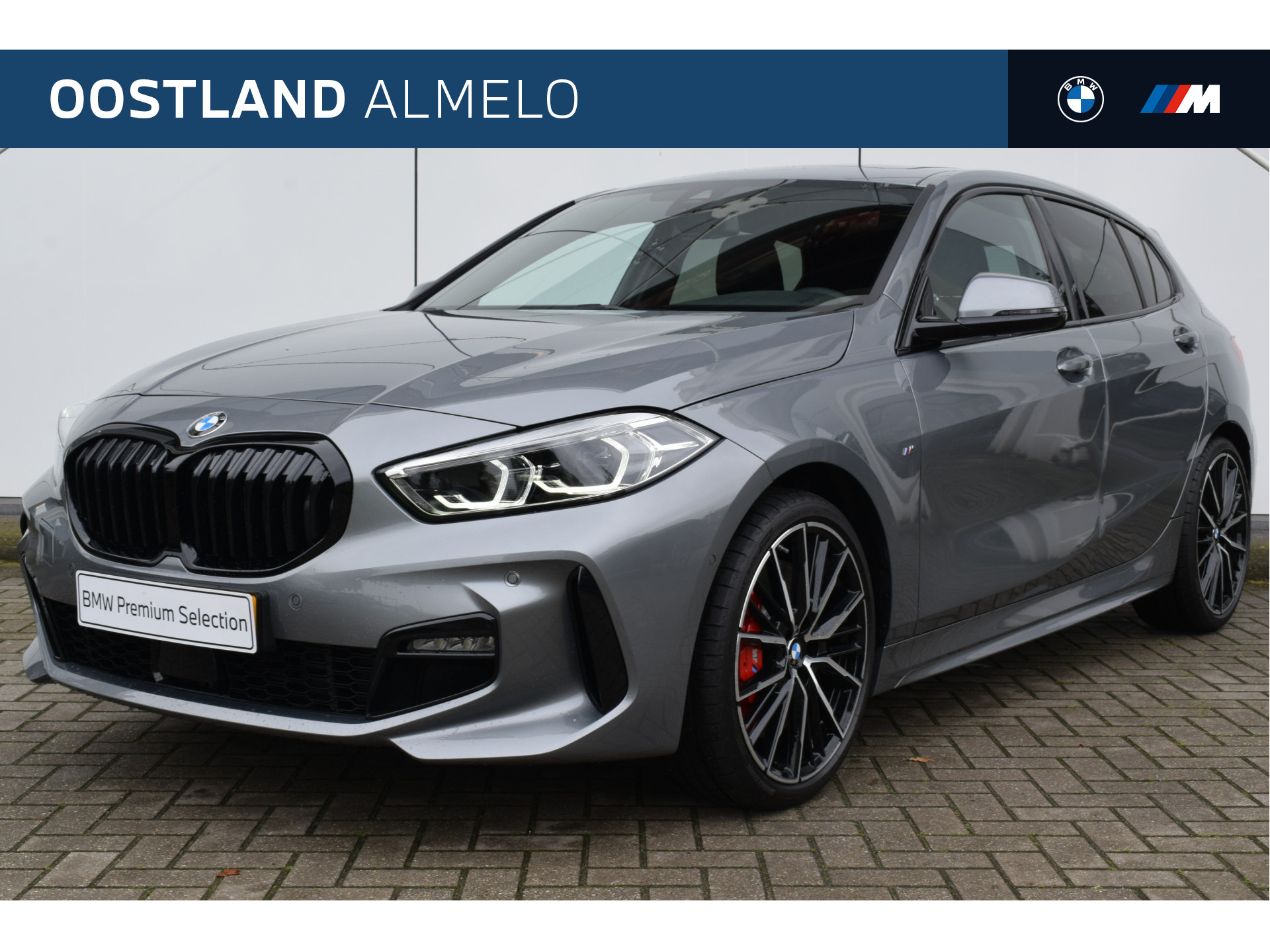 BMW 1-serie 118i M Sport Automaat / Panoramadak / Sportstoelen / LED / M Sportonderstel / Parking Assistant / Live Cockpit Professional