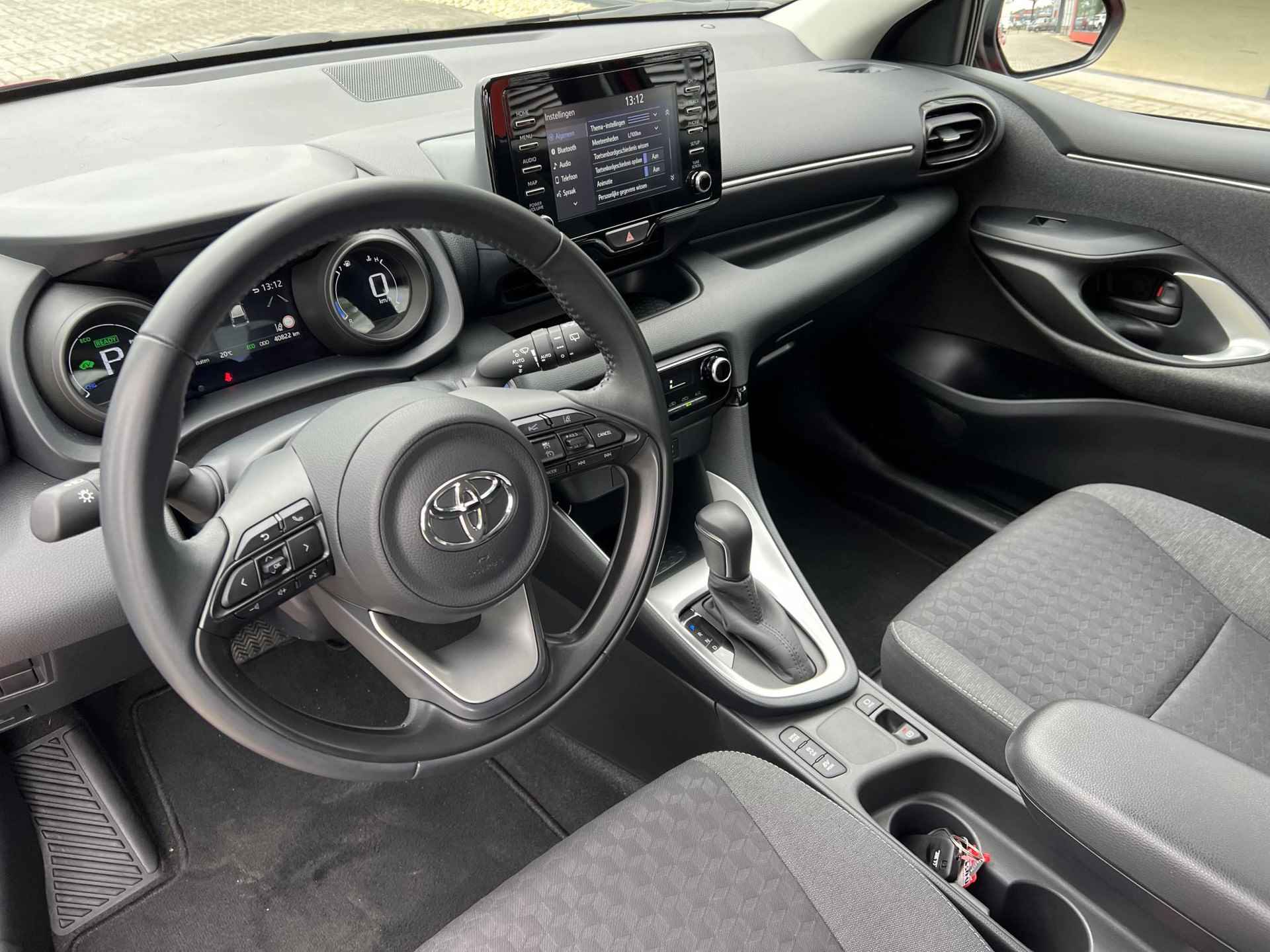 Toyota Yaris 1.5 Hybrid TeamNL | Carplay | Keyless | Camera | Climate-Control | - 6/46