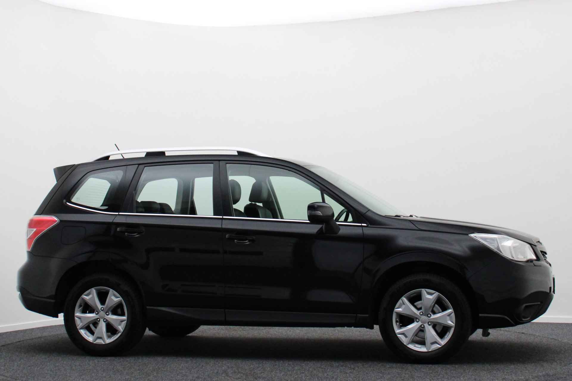 Subaru Forester 2.0 Luxury AWD Automaat Leer, Camera, Climate, Cruise, Navigatie, Stoelverwarming, Trekhaak, 17'' - 19/42