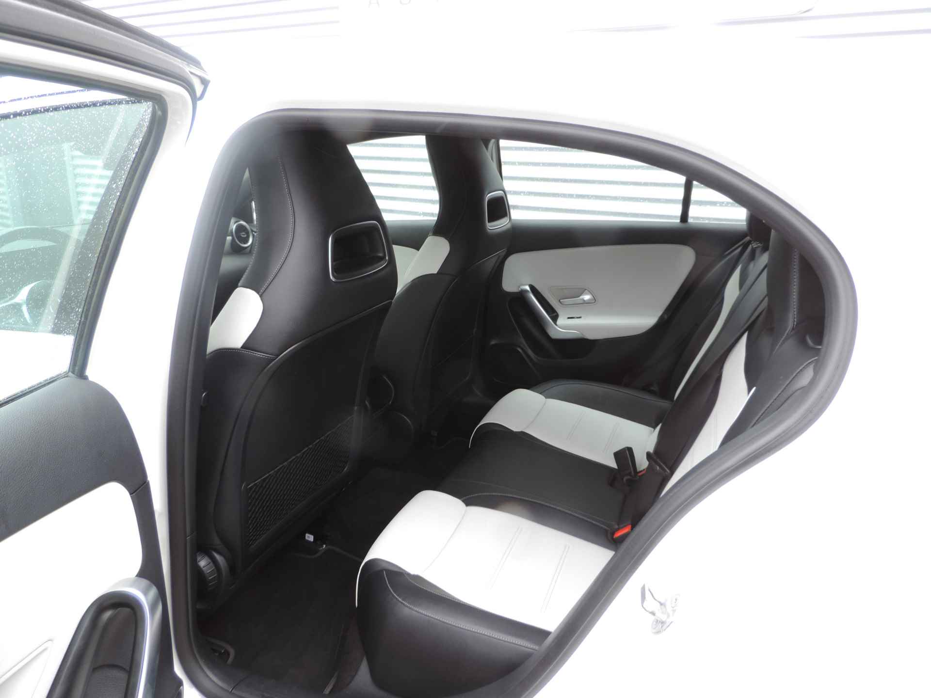 Mercedes-Benz A-Klasse 180 Business Solution AMG Upgrade auto is nieuw zeer mooi - 5/27