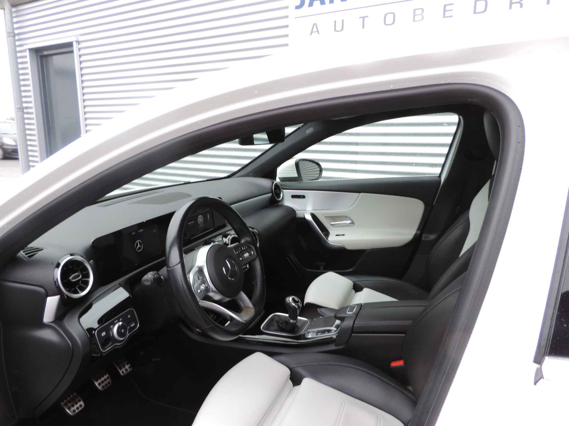 Mercedes-Benz A-Klasse 180 Business Solution AMG Upgrade auto is nieuw zeer mooi - 14/27
