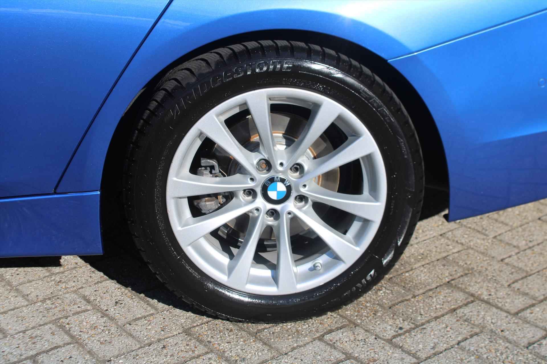 BMW 3-Serie Touring (f31) 318i LuxuryLine 136pk Aut I Navi I Pano I Camera I Trekhaak I Leder - 4/39