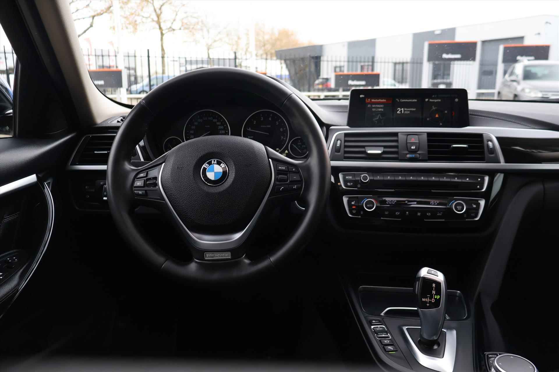 BMW 3-Serie Touring (f31) 318i LuxuryLine 136pk Aut I Navi I Pano I Camera I Trekhaak I Leder - 6/47