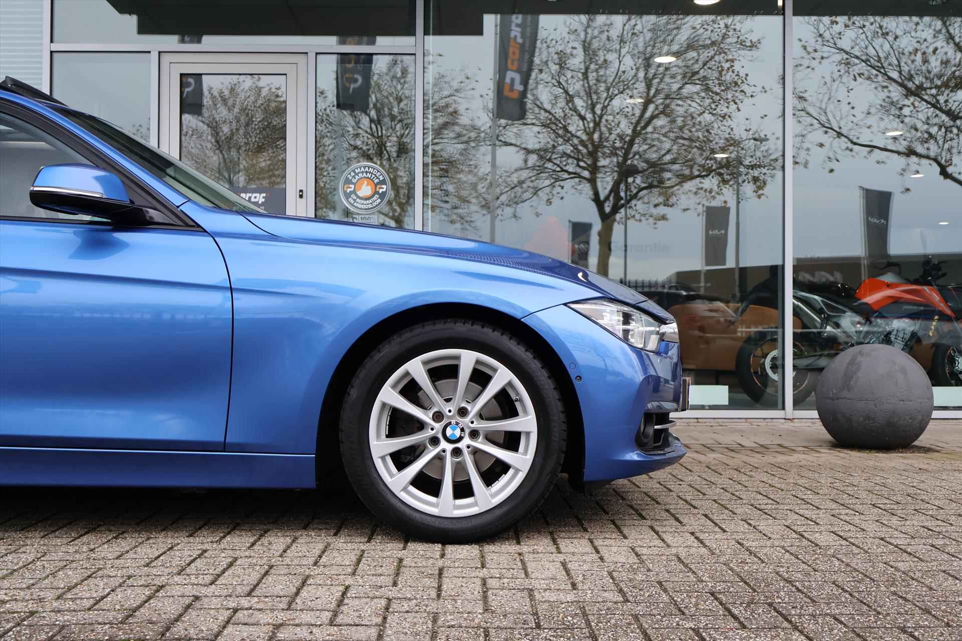 BMW 3-Serie Touring (f31) 318i LuxuryLine 136pk Aut I Navi I Pano I Camera I Trekhaak I Leder - 14/47