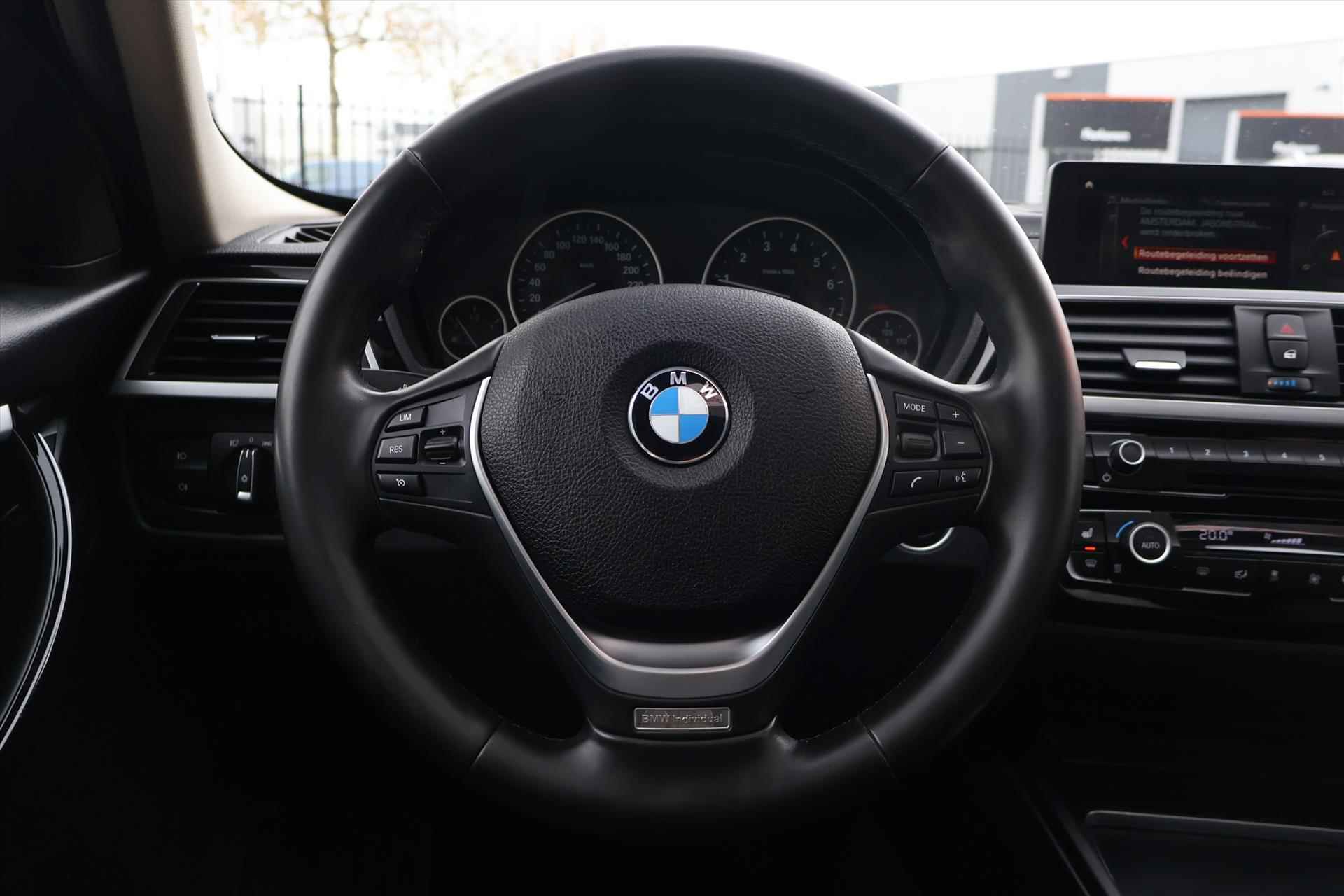 BMW 3-Serie Touring (f31) 318i LuxuryLine 136pk Aut I Navi I Pano I Camera I Trekhaak I Leder - 20/47