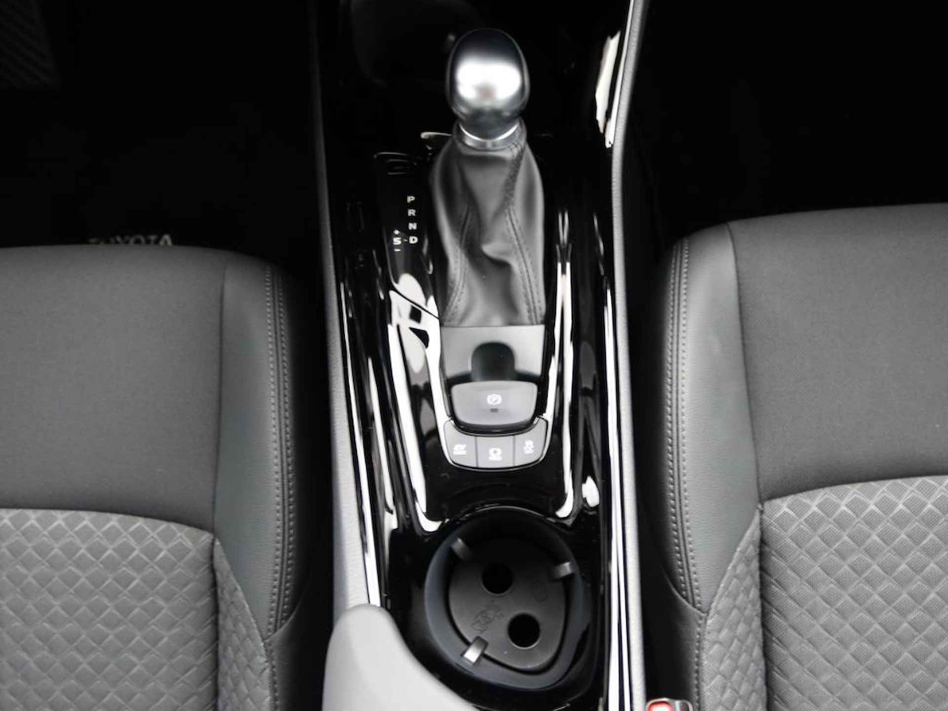 Toyota C-HR 2.0 Hybrid Dynamic | LED | Blind Spot Monitor | Navigatie via Apple Carplay | Android Auto | - 22/46