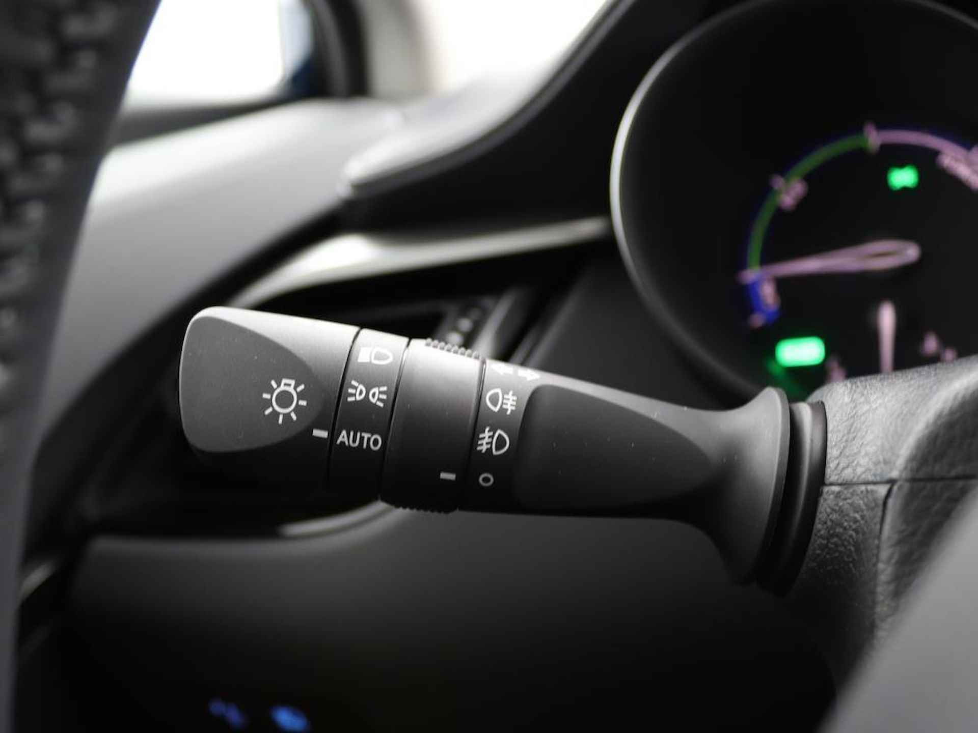 Toyota C-HR 2.0 Hybrid Dynamic | LED | Blind Spot Monitor | Navigatie via Apple Carplay | Android Auto | - 25/46