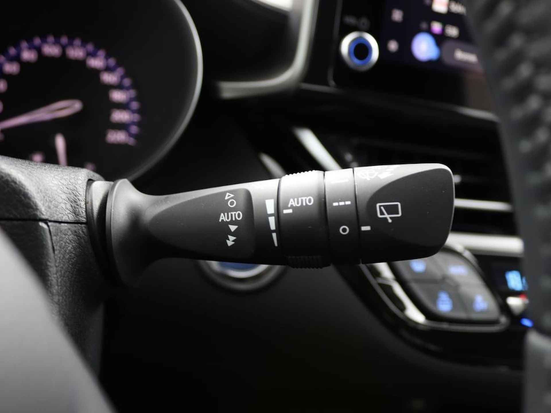 Toyota C-HR 2.0 Hybrid Dynamic | LED | Blind Spot Monitor | Navigatie via Apple Carplay | Android Auto | - 26/46