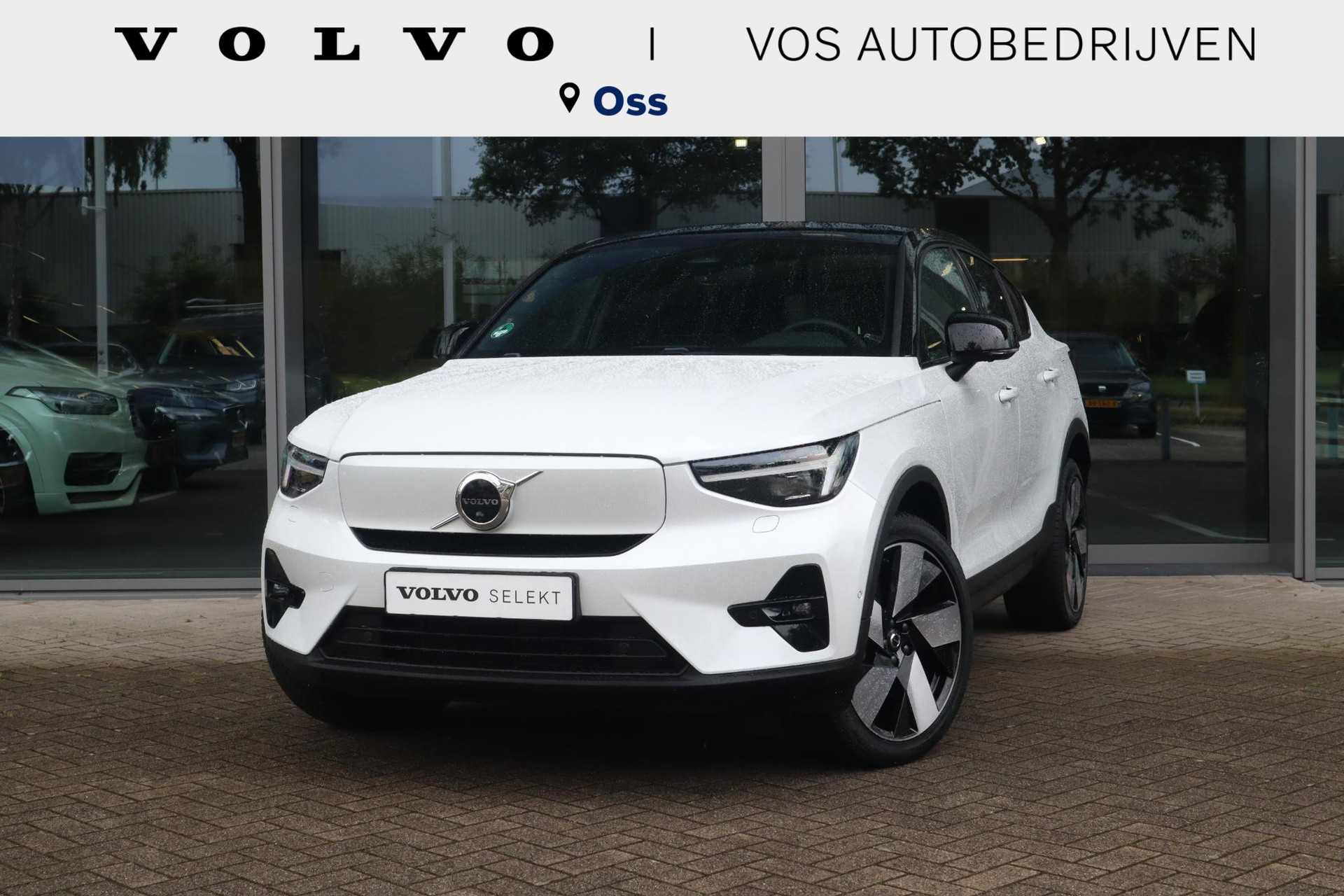 Volvo C40 Recharge Twin Intro Edition 78 kWh | Full Options| Warmtepomp| Verwarmbare voorstoelen| Stuurwielverwarming| Harman Kardon Audio| 360* Camera| Fjord Blue inlegtapijt| Extra getint glas achter| 20'' Lichtmetalen velgen|