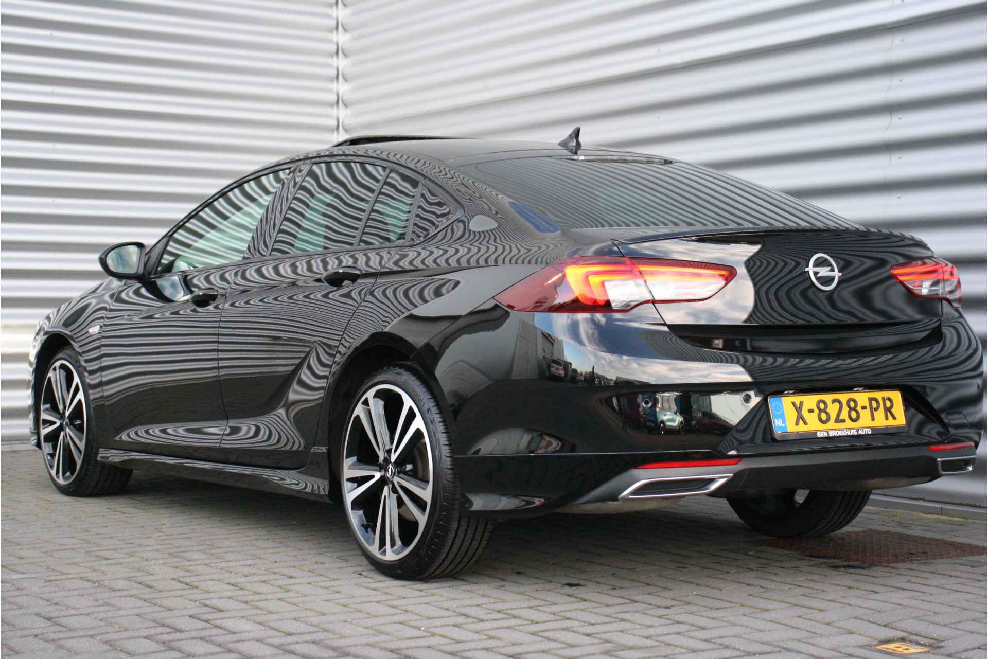 Opel Insignia GRAND SPORT 2.0 TURBO 200PK GS-LINE AUTOMAAT / NAVI / LEDER / CLIMA / LED-MATRIX / AGR / PDC / SCHUIF-KANTELDAK / 20" LMV / OPC- - 9/40