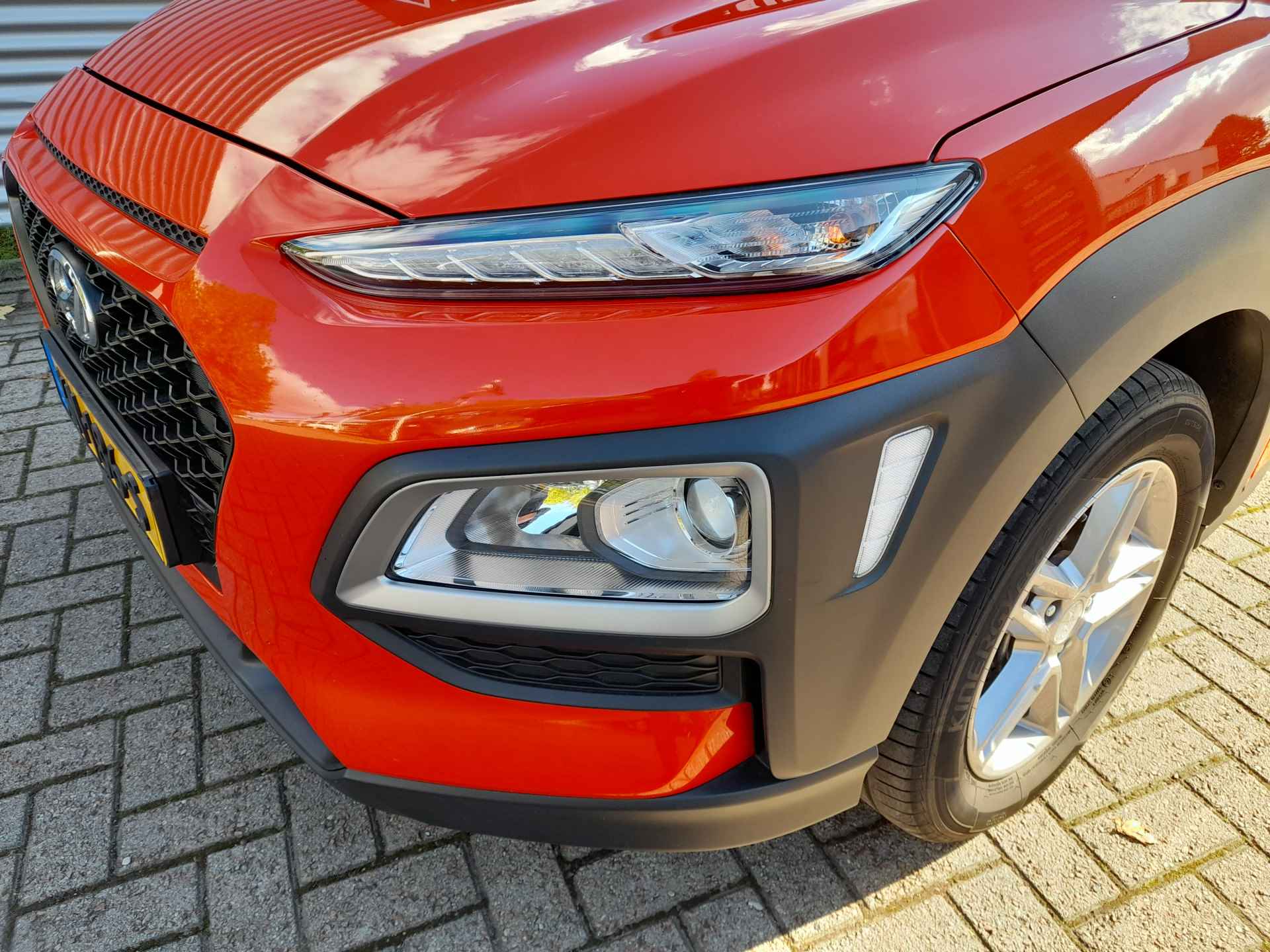 Hyundai KONA 1.0T Essence met 34.139 km!!! | Clima | Cruise control | Camera | PDC | Trekhaak | Navigatie | RIJKLAARPRIJS INCL 12 MAANDEN GARANTIE EN BEURT - 8/28