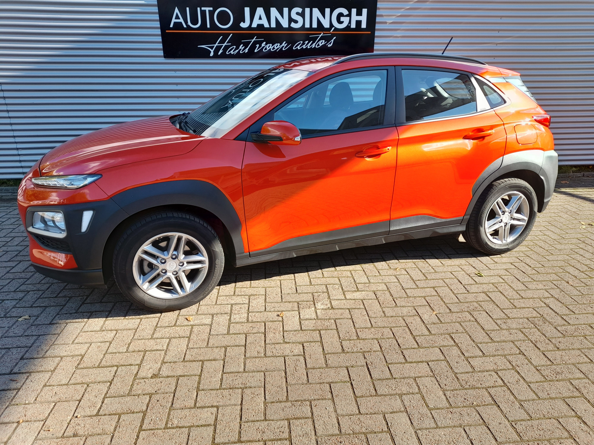 Hyundai KONA 1.0T Essence met 34.139 km!!! | Clima | Cruise control | Camera | PDC | Trekhaak | Navigatie | RIJKLAARPRIJS INCL 12 MAANDEN GARANTIE EN BEURT