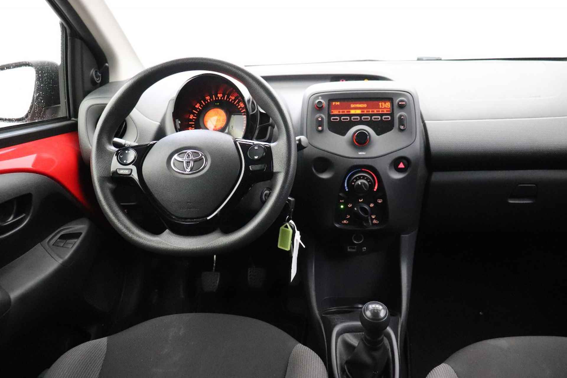 TOYOTA Aygo 1.0 VVT-i x-fun 5 Deurs - Airco - 4/19