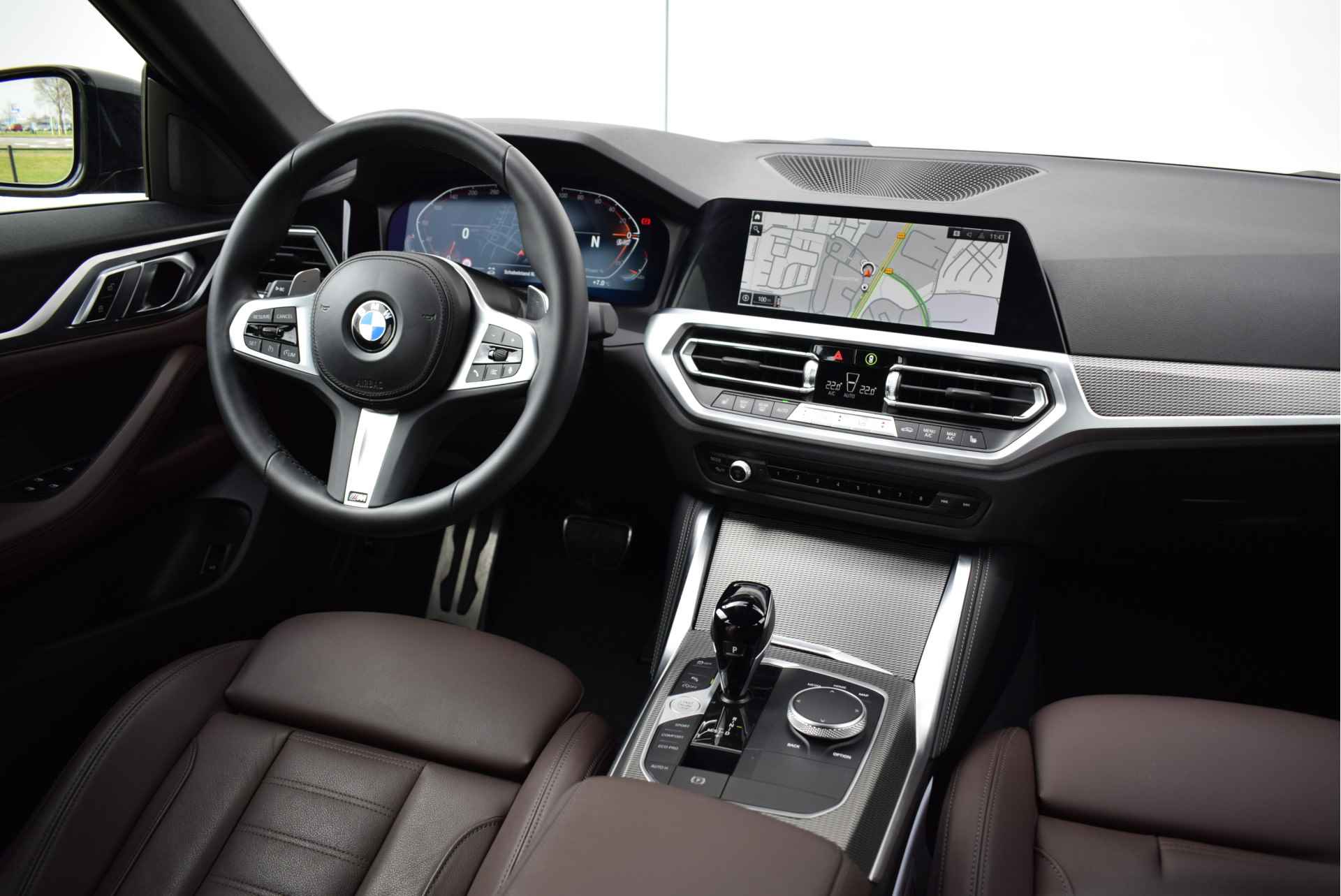 BMW 4 Serie Gran Coupé 420i High Executive M Sport Automaat / BMW M 50 Jahre uitvoering / Stoelverwarming / Live Cockpit Professional / Parking Assistant / Cruise Control / Comfort Access - 16/27