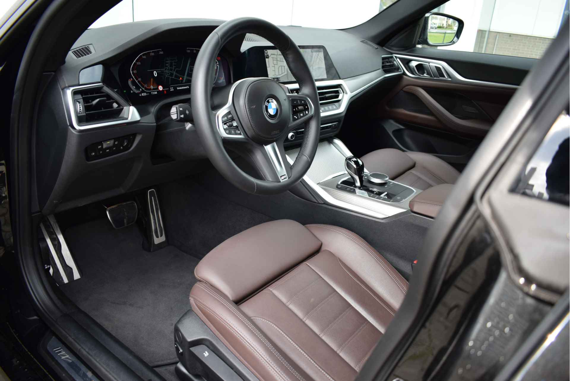 BMW 4 Serie Gran Coupé 420i High Executive M Sport Automaat / BMW M 50 Jahre uitvoering / Stoelverwarming / Live Cockpit Professional / Parking Assistant / Cruise Control / Comfort Access - 17/27