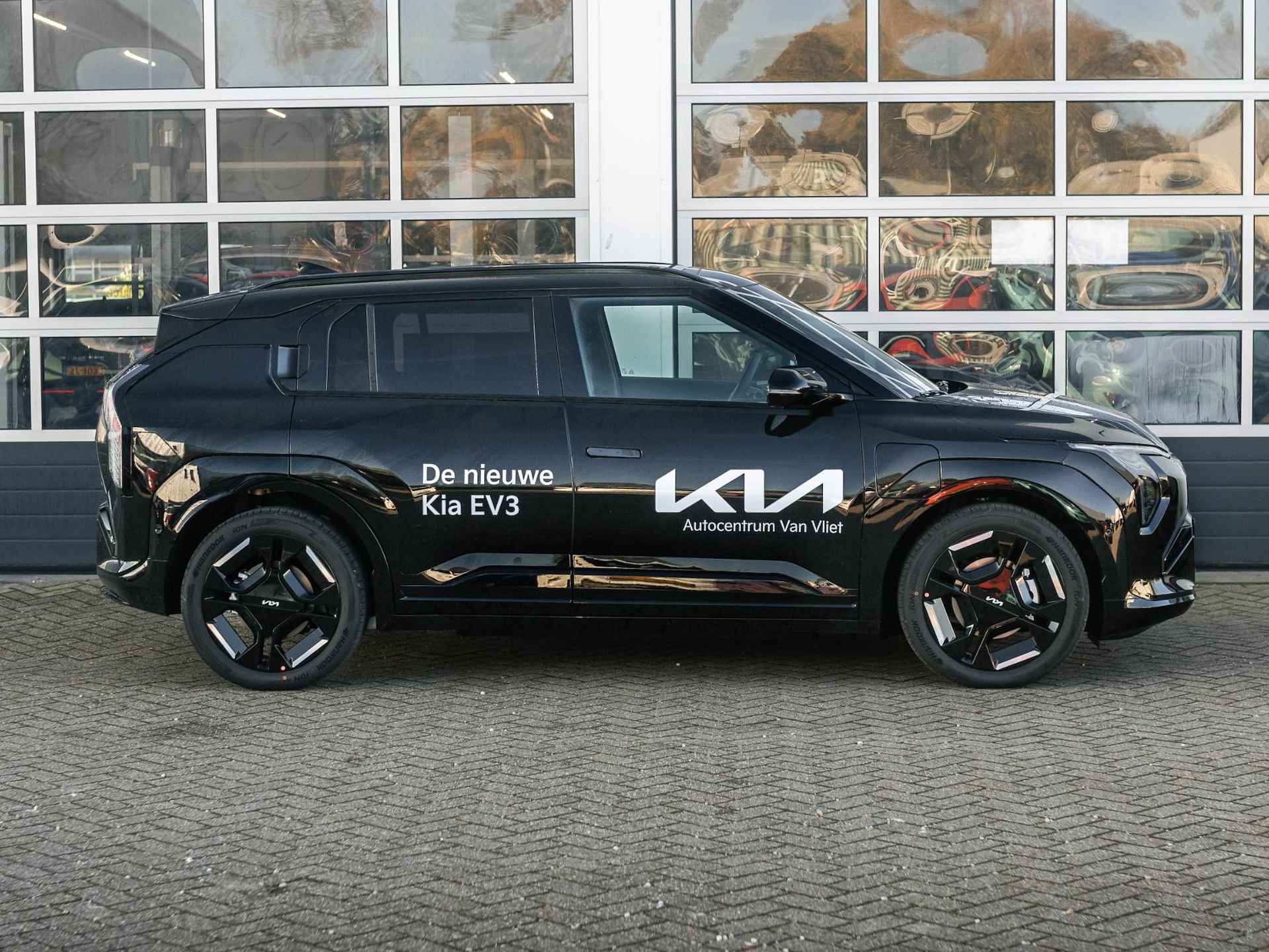 Kia EV3 GT-PlusLine 81.4 kWh Beschikbaar in overleg l Stoel en stuurverwarming  l Schuif kantel dak l - 4/34