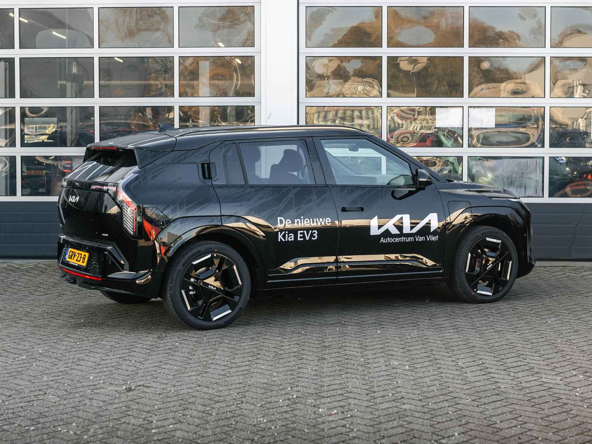 Kia EV3 GT-PlusLine 81.4 kWh Beschikbaar in overleg l Stoel en stuurverwarming  l Schuif kantel dak l - 5/34