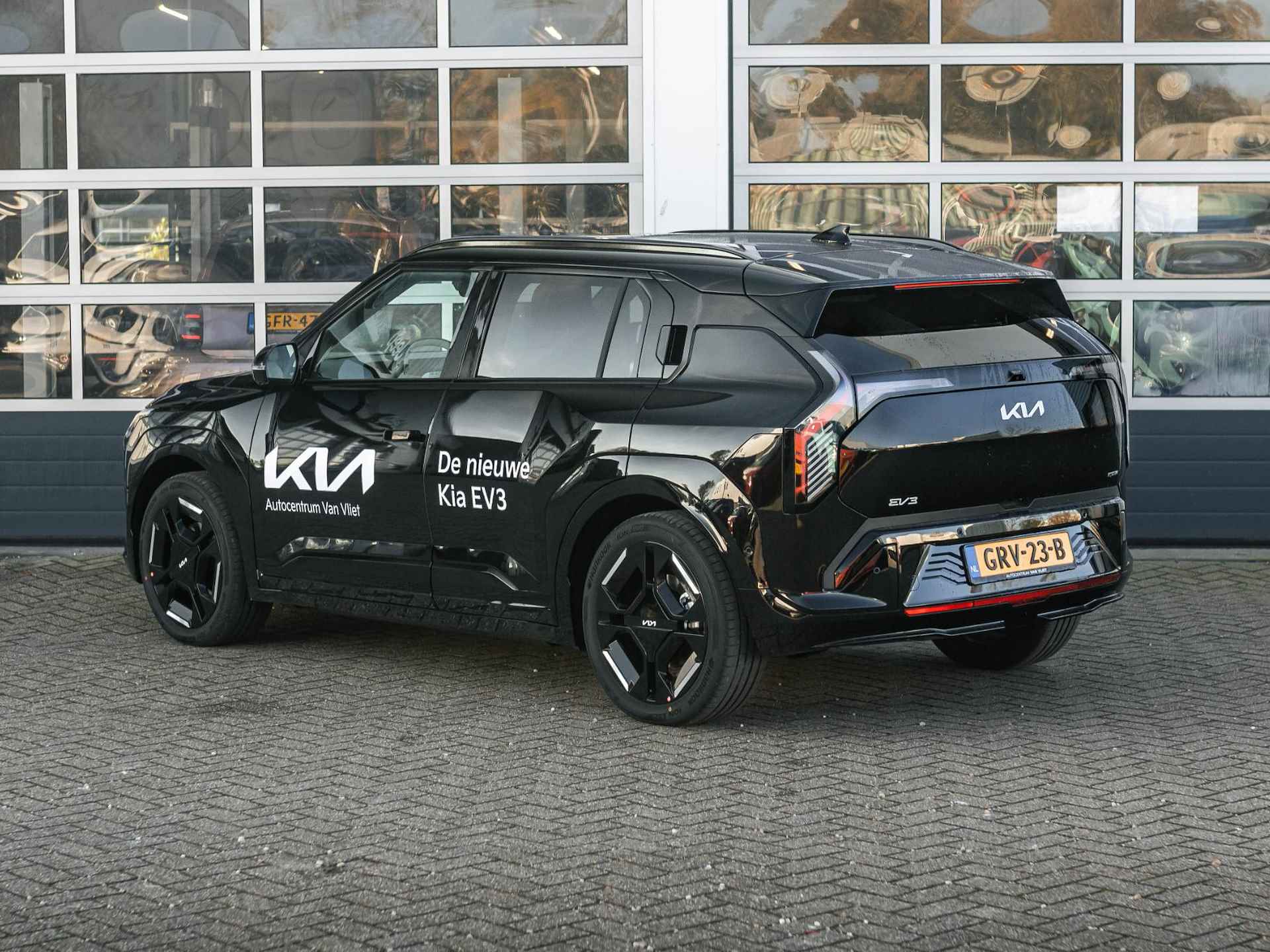 Kia EV3 GT-PlusLine 81.4 kWh Beschikbaar in overleg l Stoel en stuurverwarming  l Schuif kantel dak l - 7/34