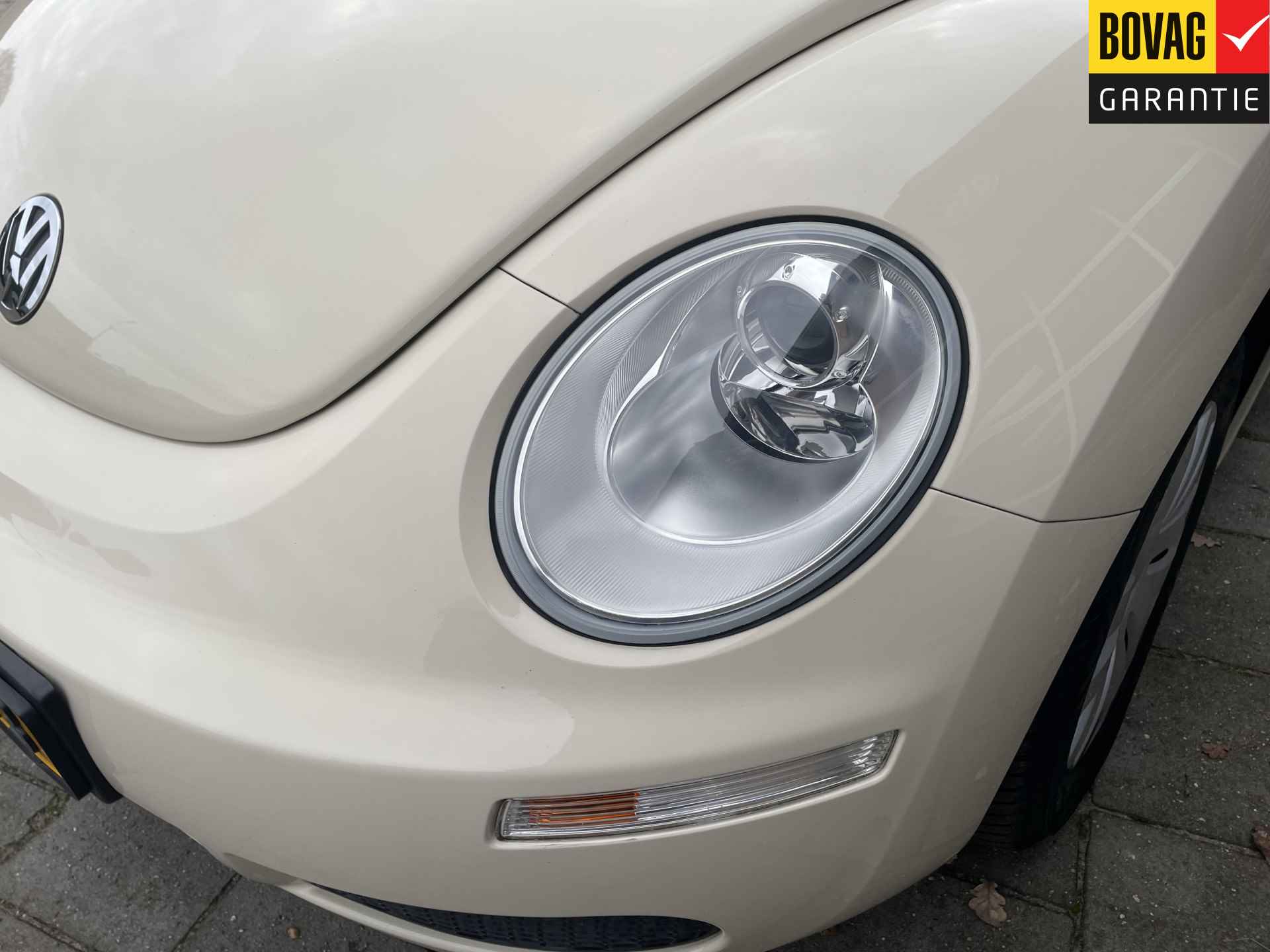 Volkswagen New Beetle Cabriolet 1.6 Trendline (Airco, parkeersensoren achter) RIJKLAARPRIJS! - 28/46