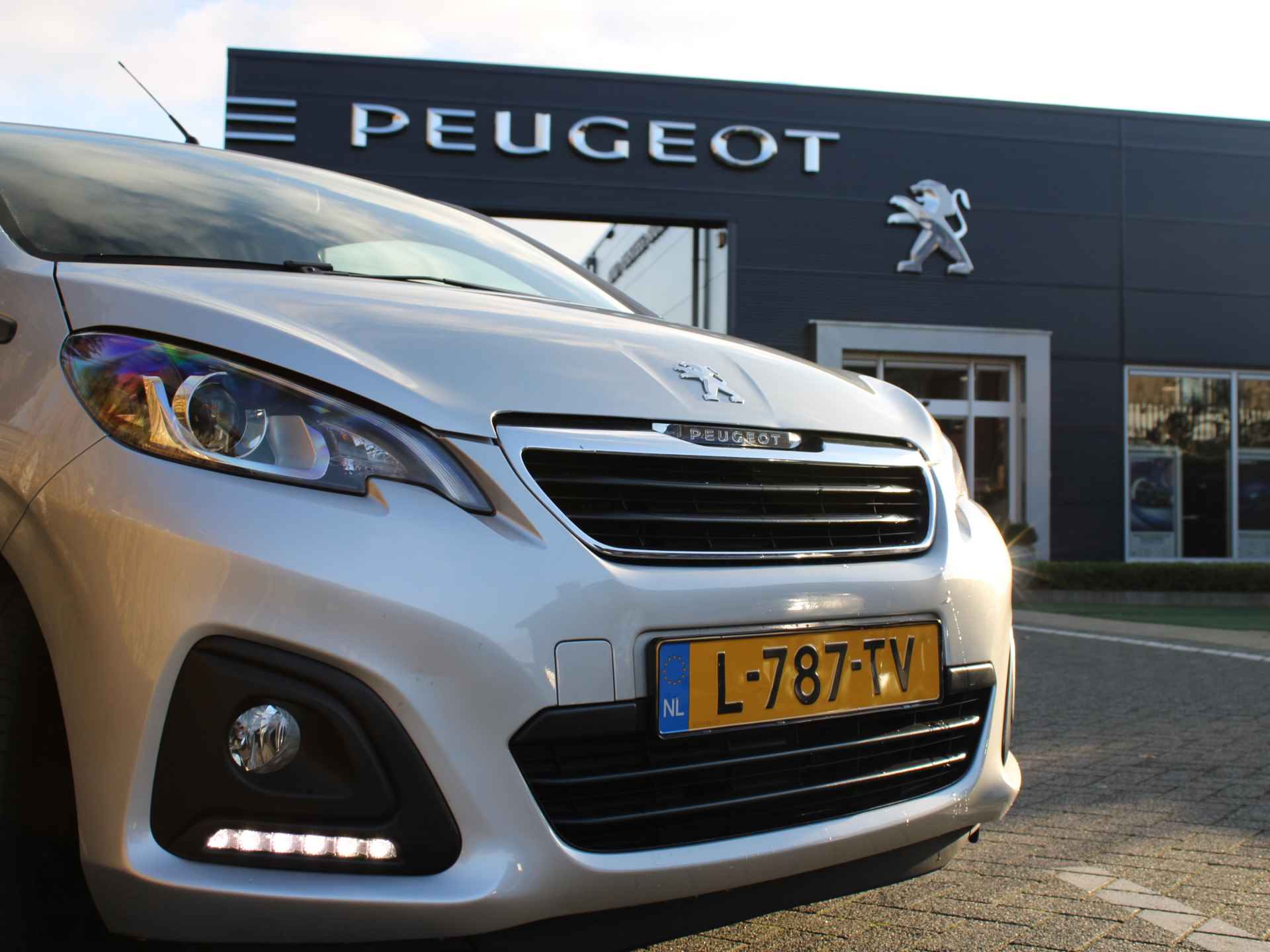 Peugeot 108 1.0 e-VTi 72PK Active Airco, Bluetooth, Dab, Multifunctioneel Stuurwiel, LED Dagrijverlichting - 4/29